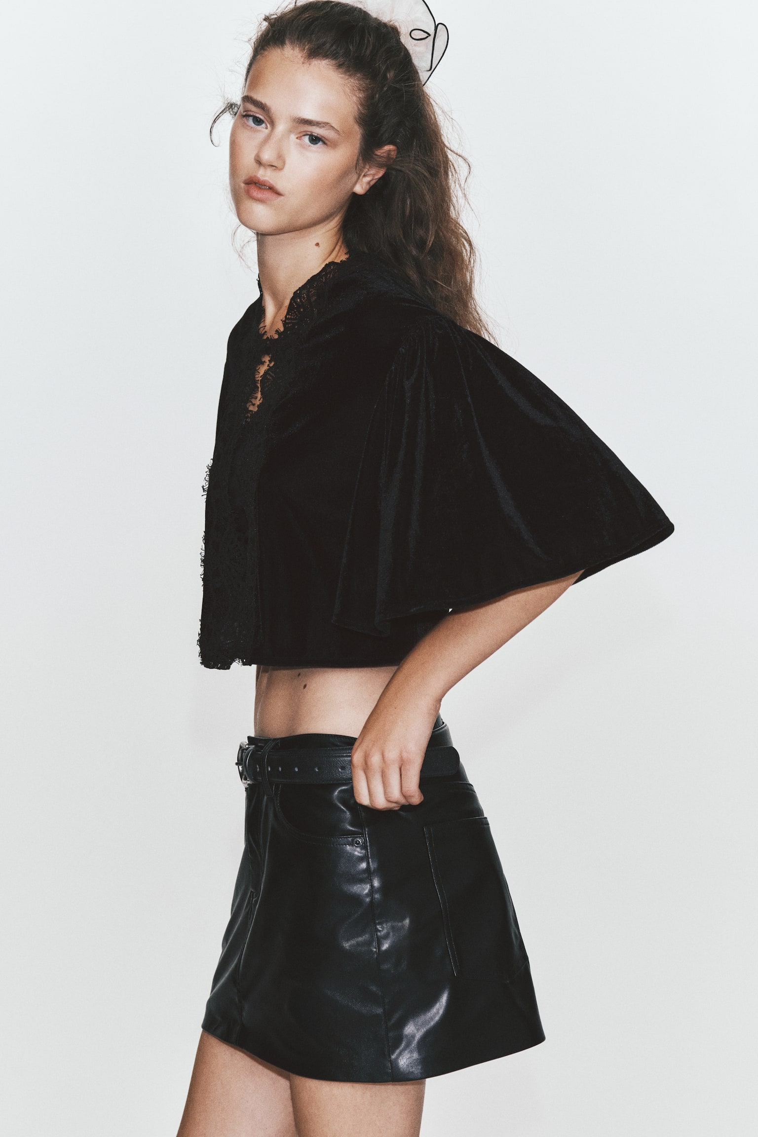 Женский топ H&M Lace-Trimmed Velour Top, цвет: Чёрный — фото 6