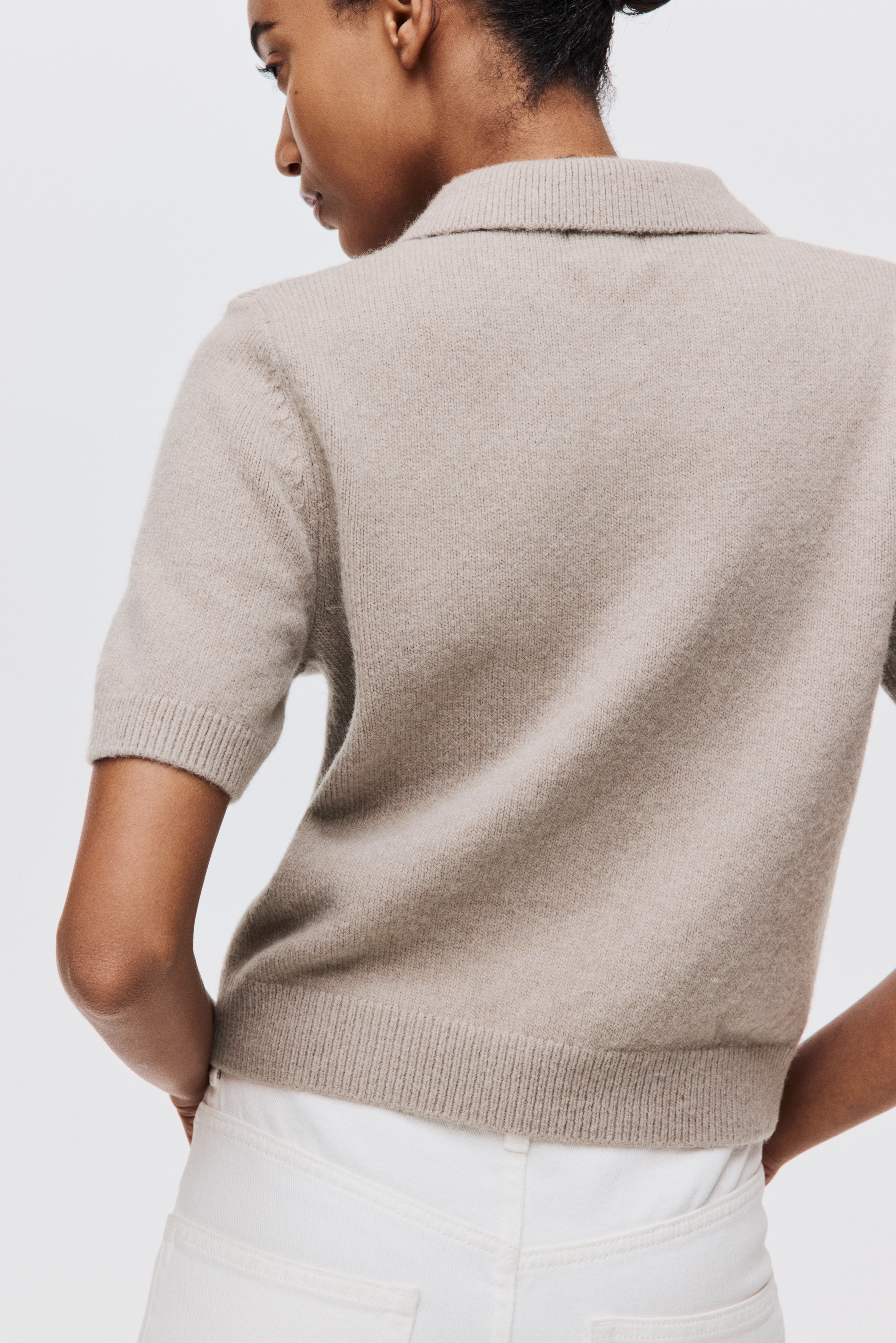Short-sleeved collared cardigan