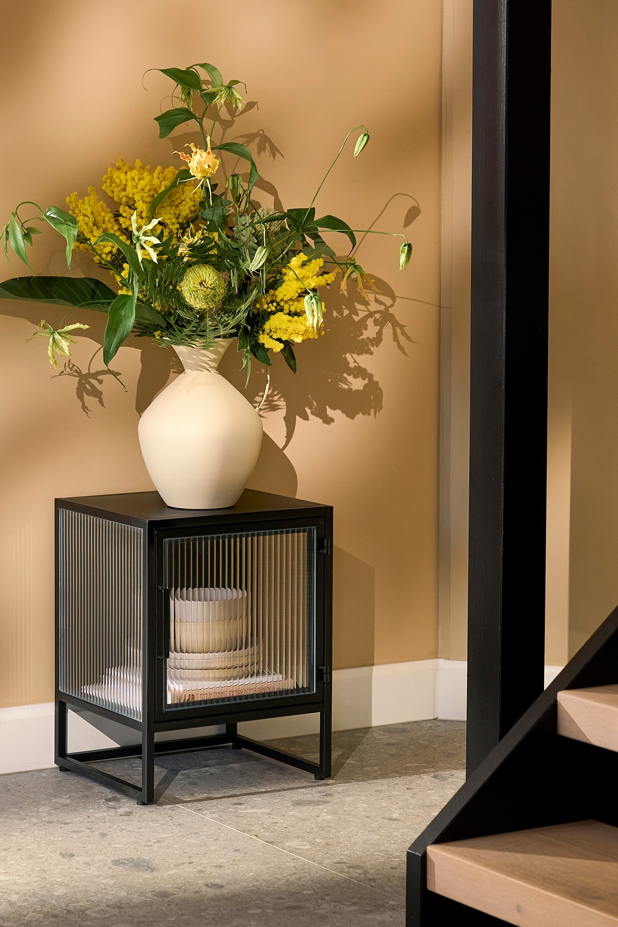 Metalskab - Sort/Beige