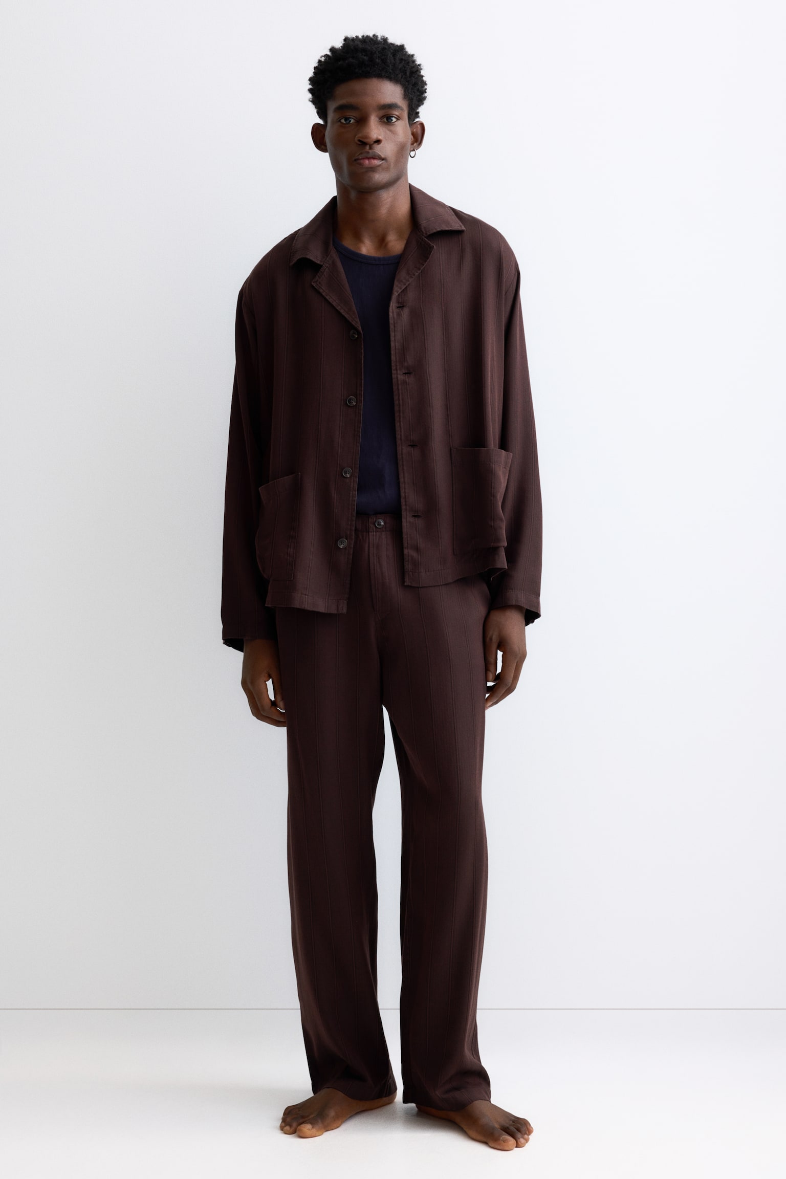 Lyocell pyjama shirt and bottoms - Tummanruskea/Raidallinen/Laivastonsininen/Raidallinen - 2