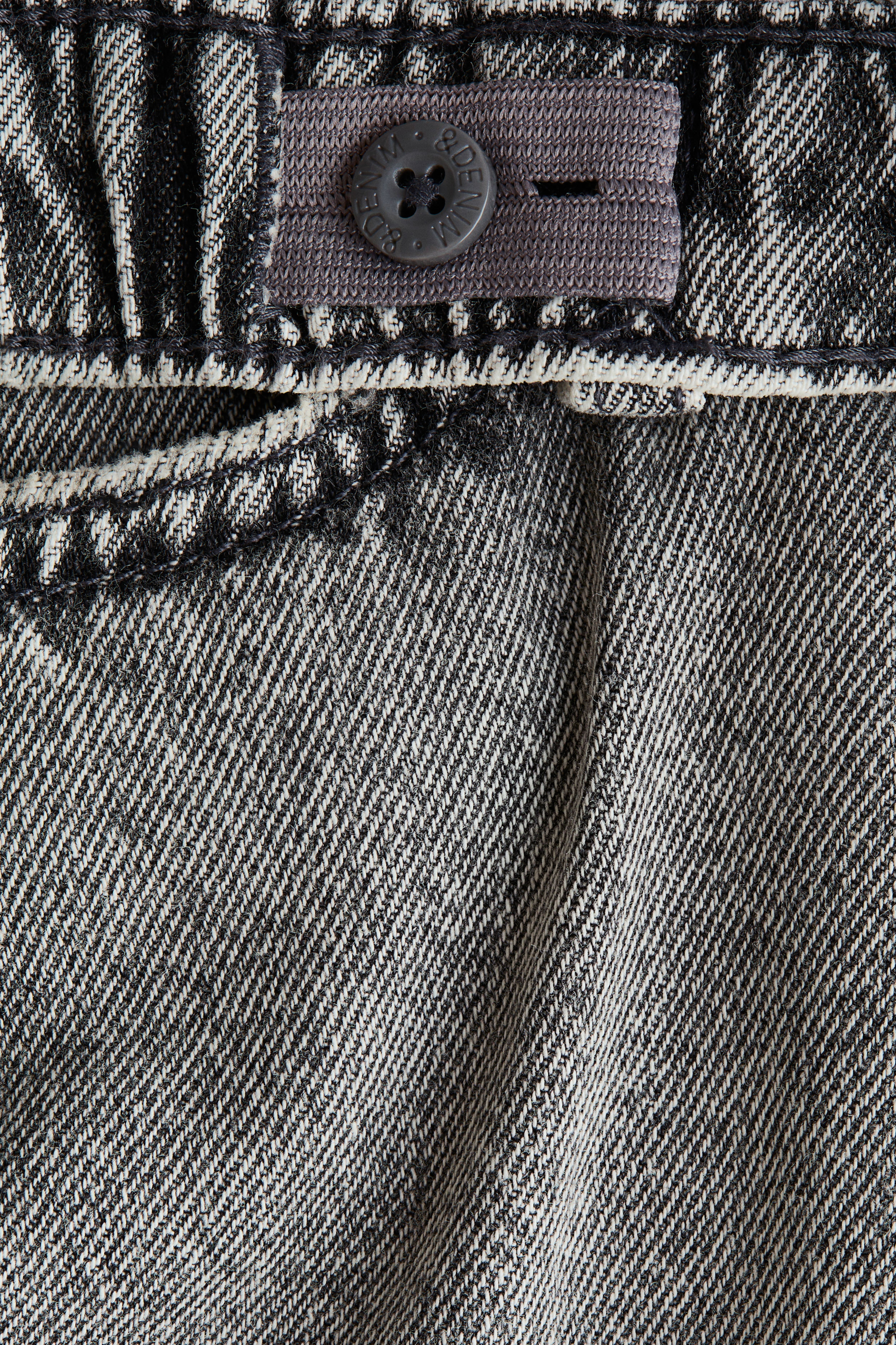Relaxed Tapered Fit Jeans