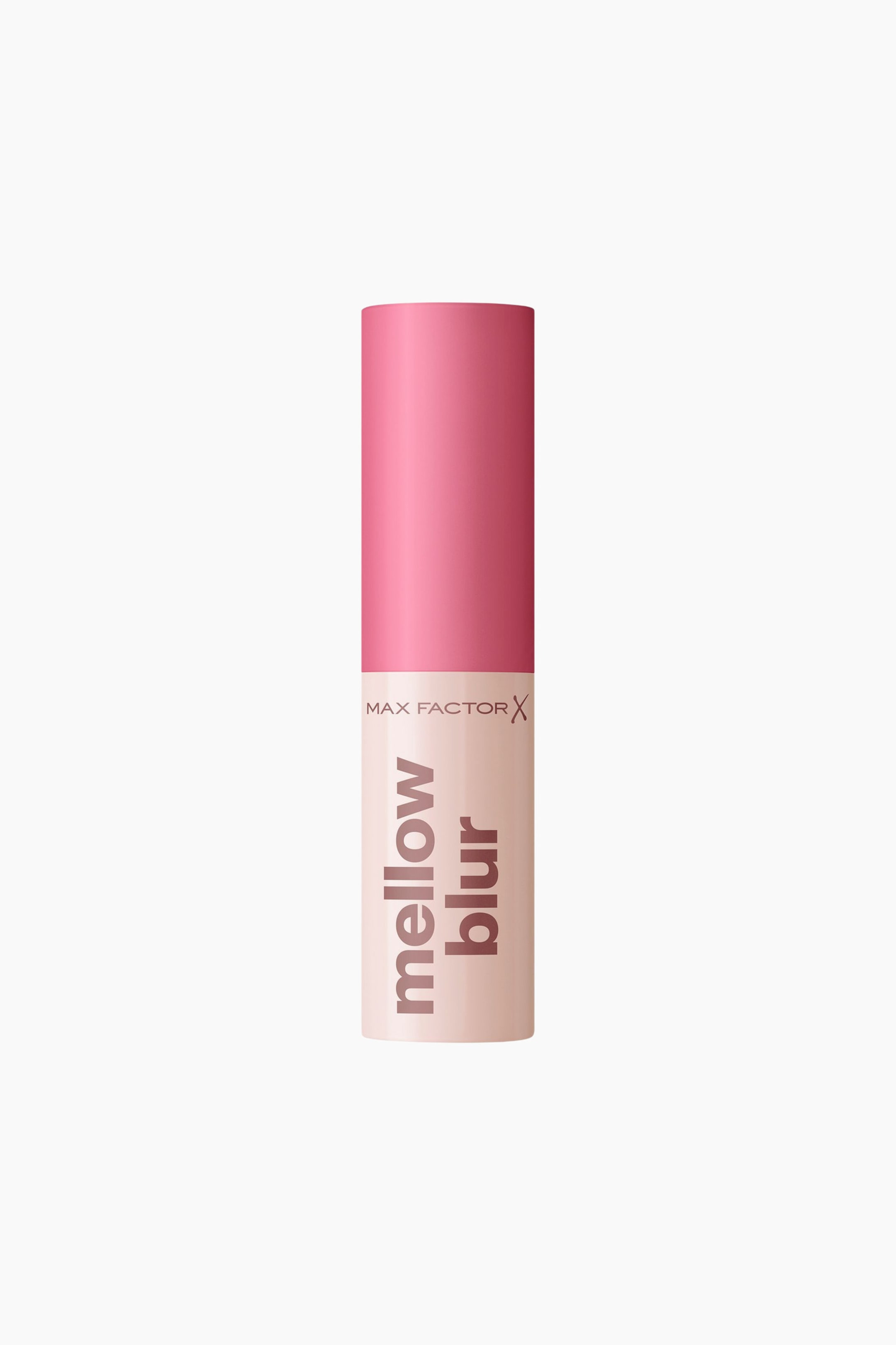 Visa större bild: Ett Mellow Blur-läppstift står vertikalt och har en cylindrisk hylsa med ett matt rosa lock och en ljus nude-färgad bas. Varumärkesnamnet "MAX FACTOR X" visas horisontellt i mitten, medan orden "mellow blur" löper vertikalt ned längs basen i mörkbruna bokstäver.
