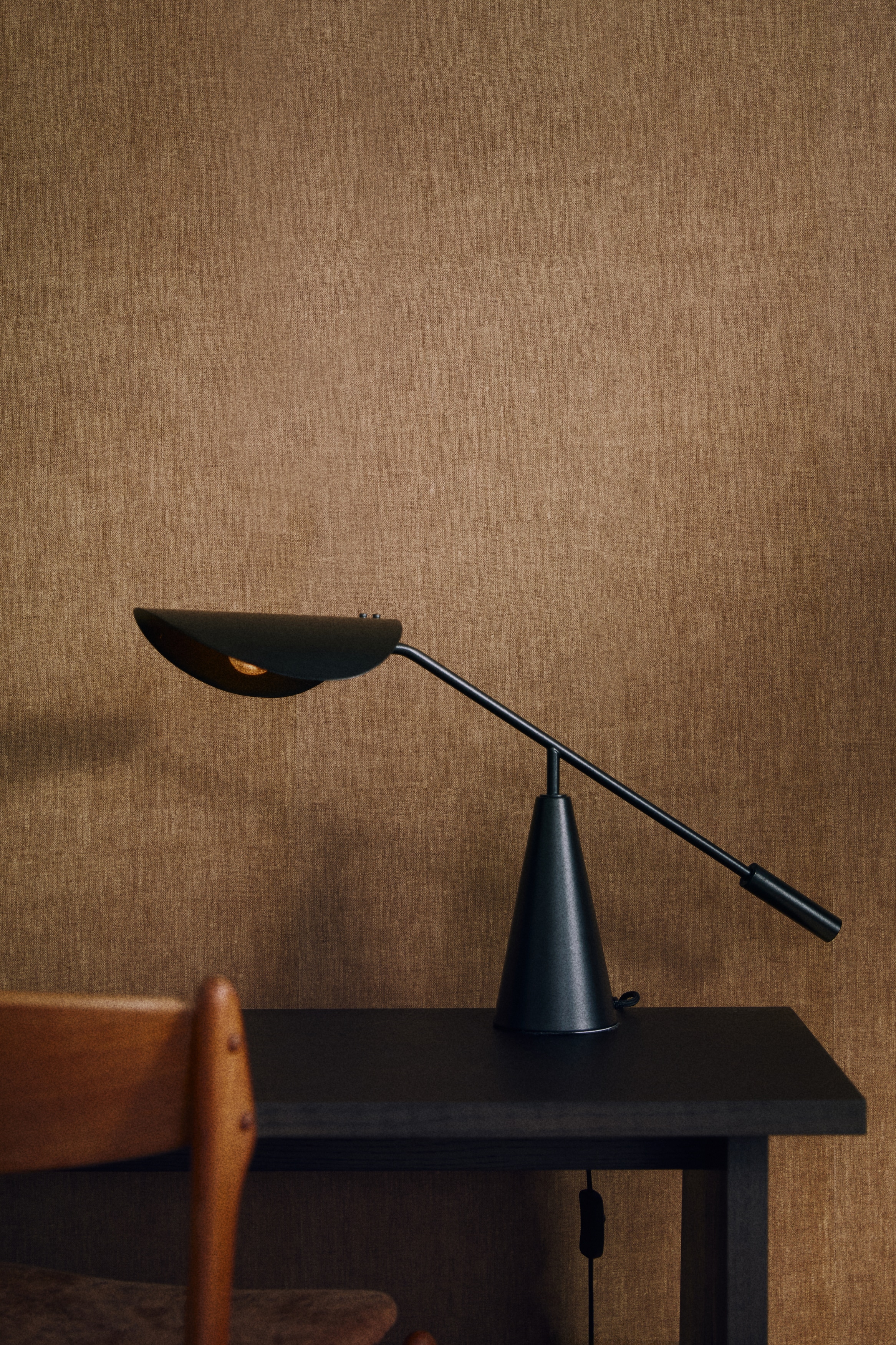 Bordslampa i metall - Svart/Ljusbeige