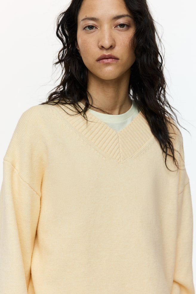 Pull à encolure en V-Jaune clair - 5