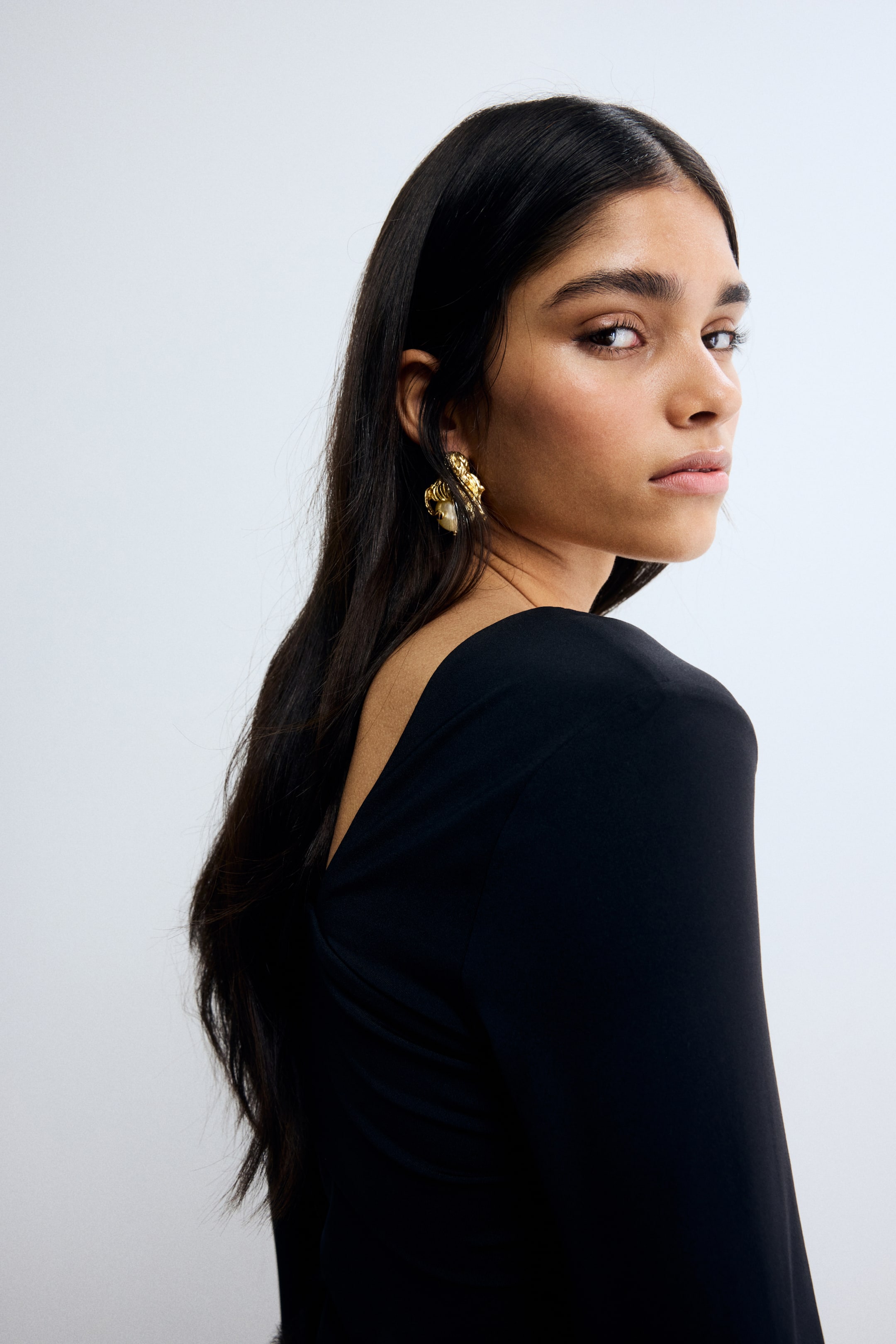 Nagyobb kép megtekintése: Lágy esésű félvállas felső - Fekete - NŐI | H&M HU 4