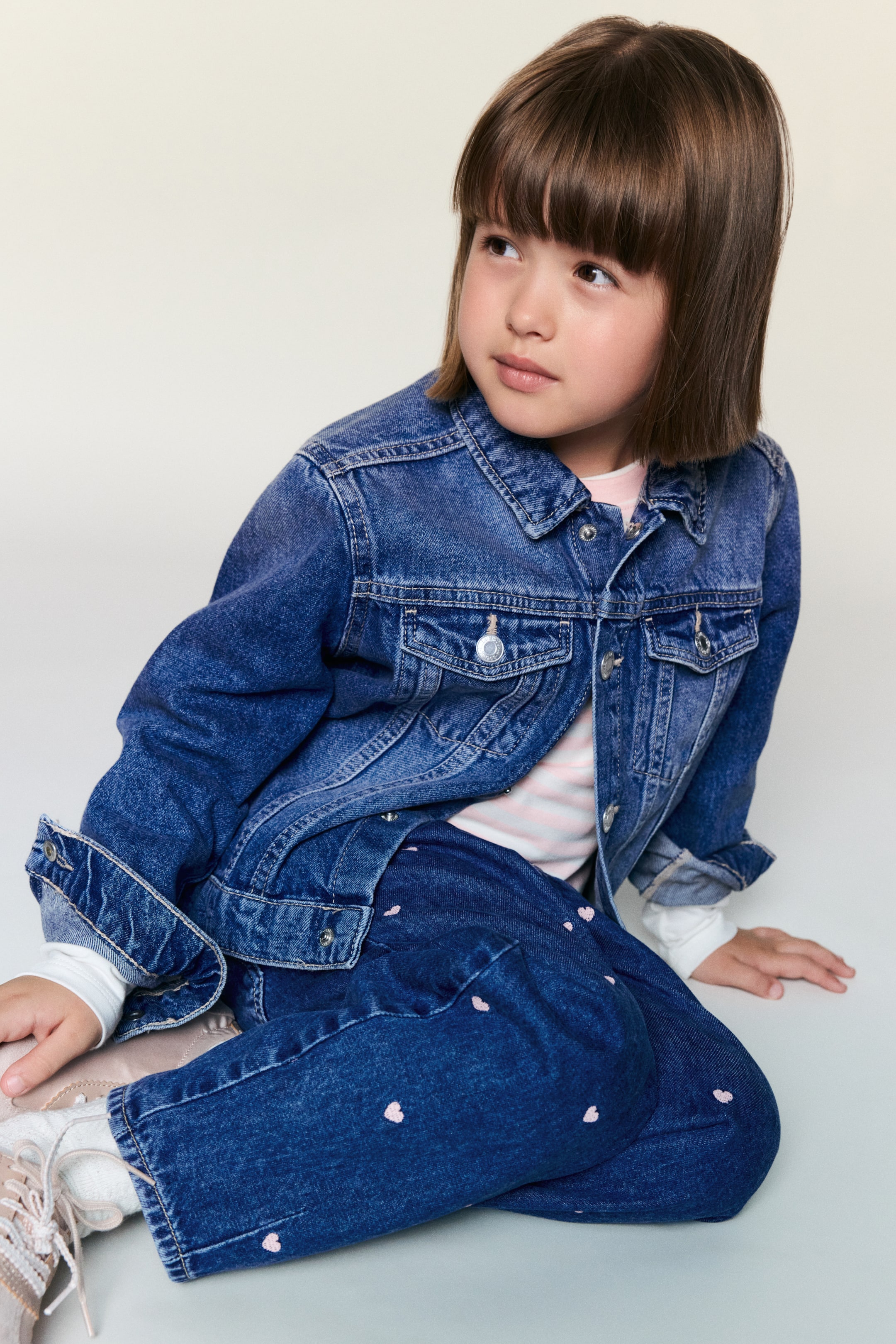 Loose-Fit Barrel-Leg Jeans
