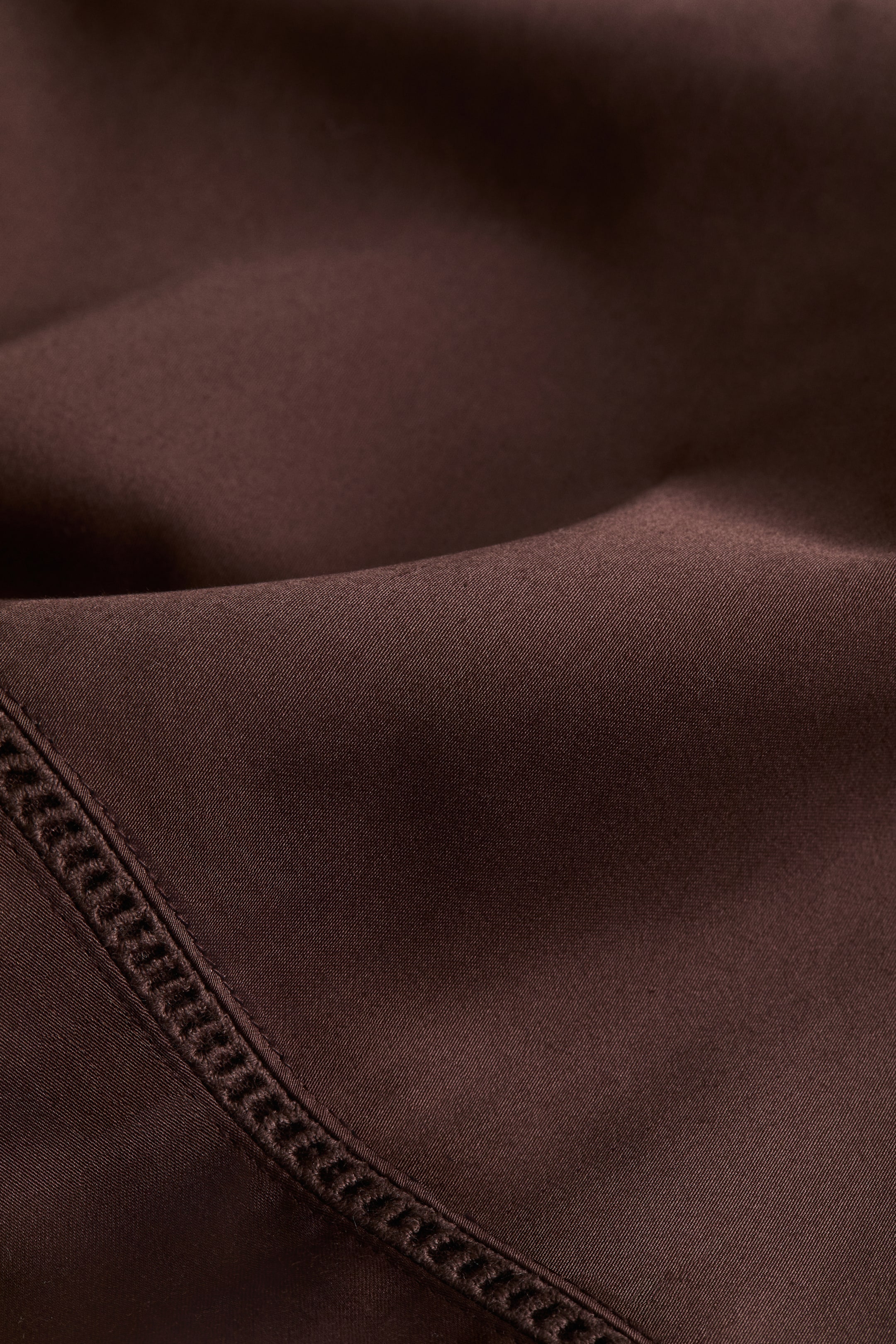 View larger image: Egyptian Cotton Pillowcase - Dark brown - Home All | H&M US 3