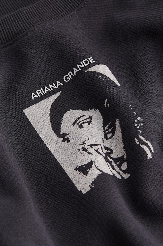 Bluza z nadrukiem - Czarny/Ariana Grande - 4