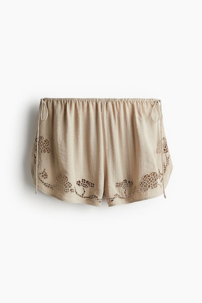 Strandshorts mit Broderie Anglaise - Beige - 1