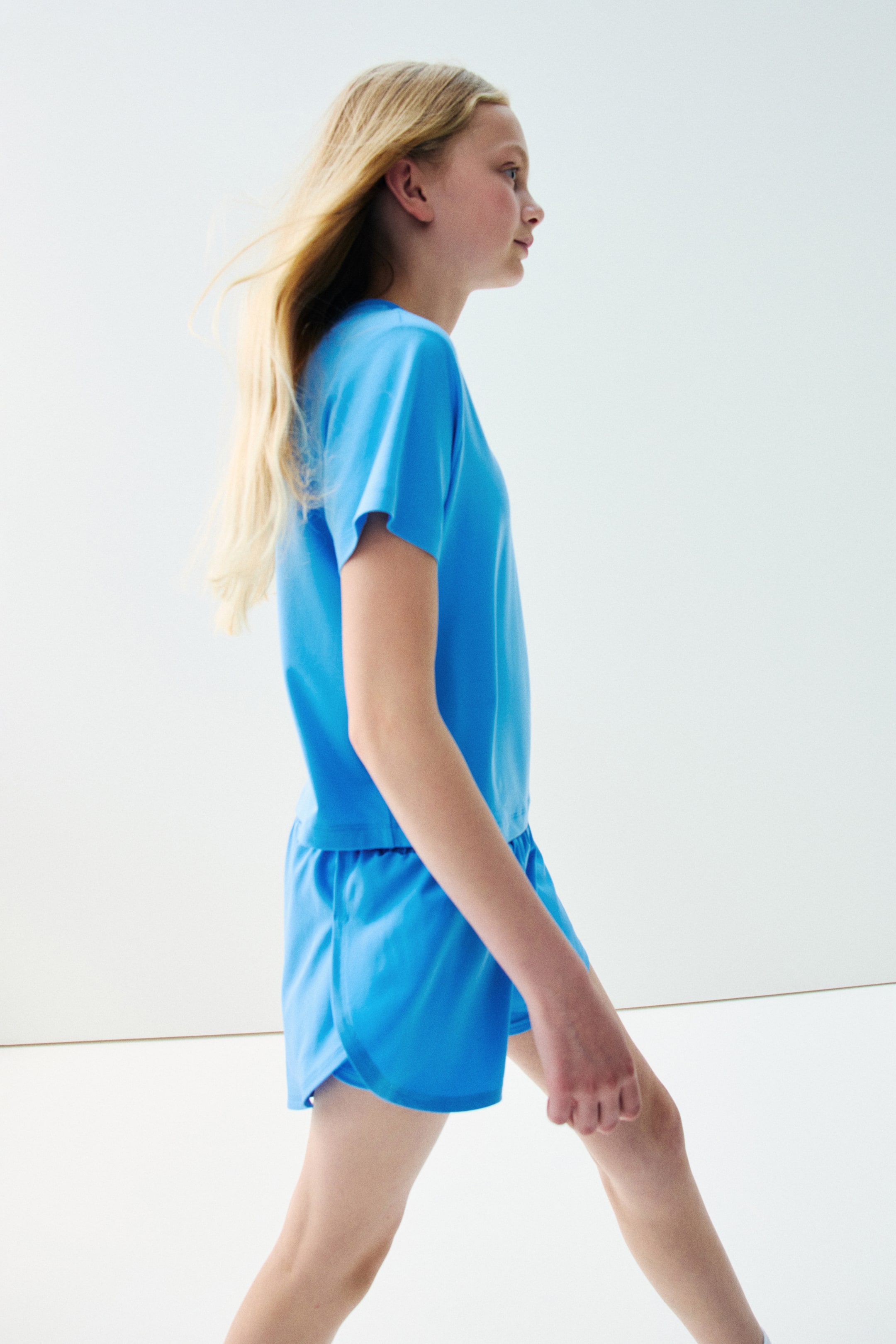Детские футболки H&M Loose-Fit Sports T-Shirt with SoftMove™ — фото 3
