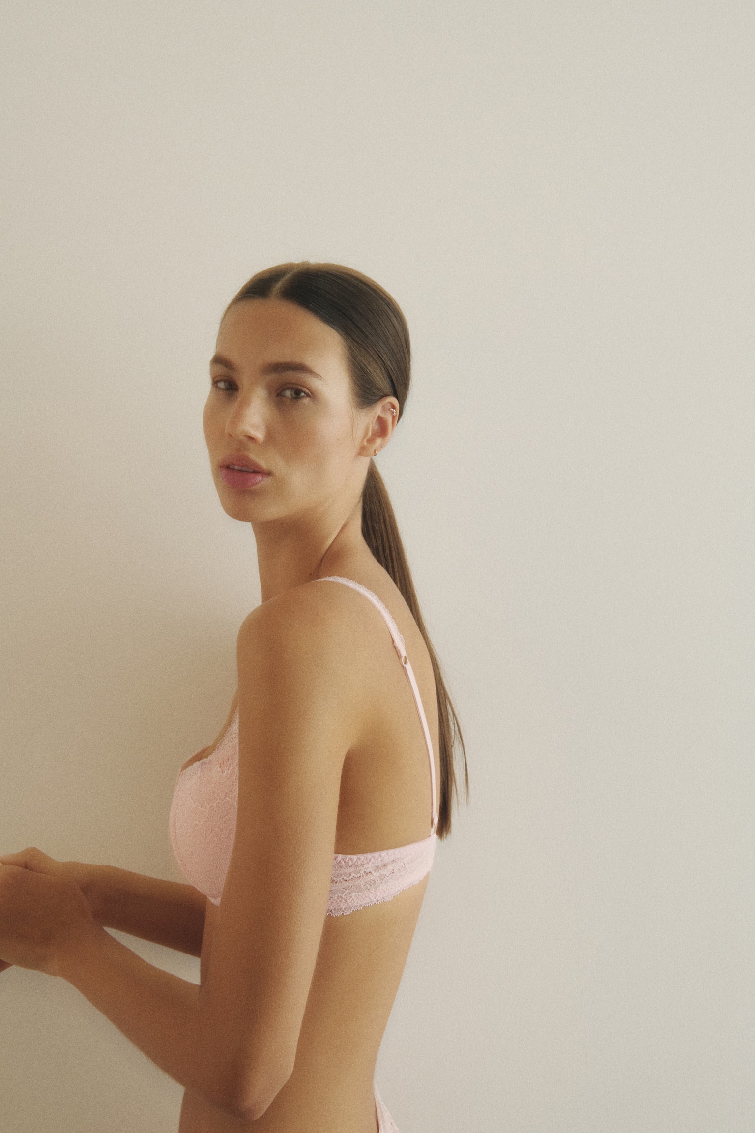 Krajková push-upka bez kostic - Světle růžová/Černá - 5