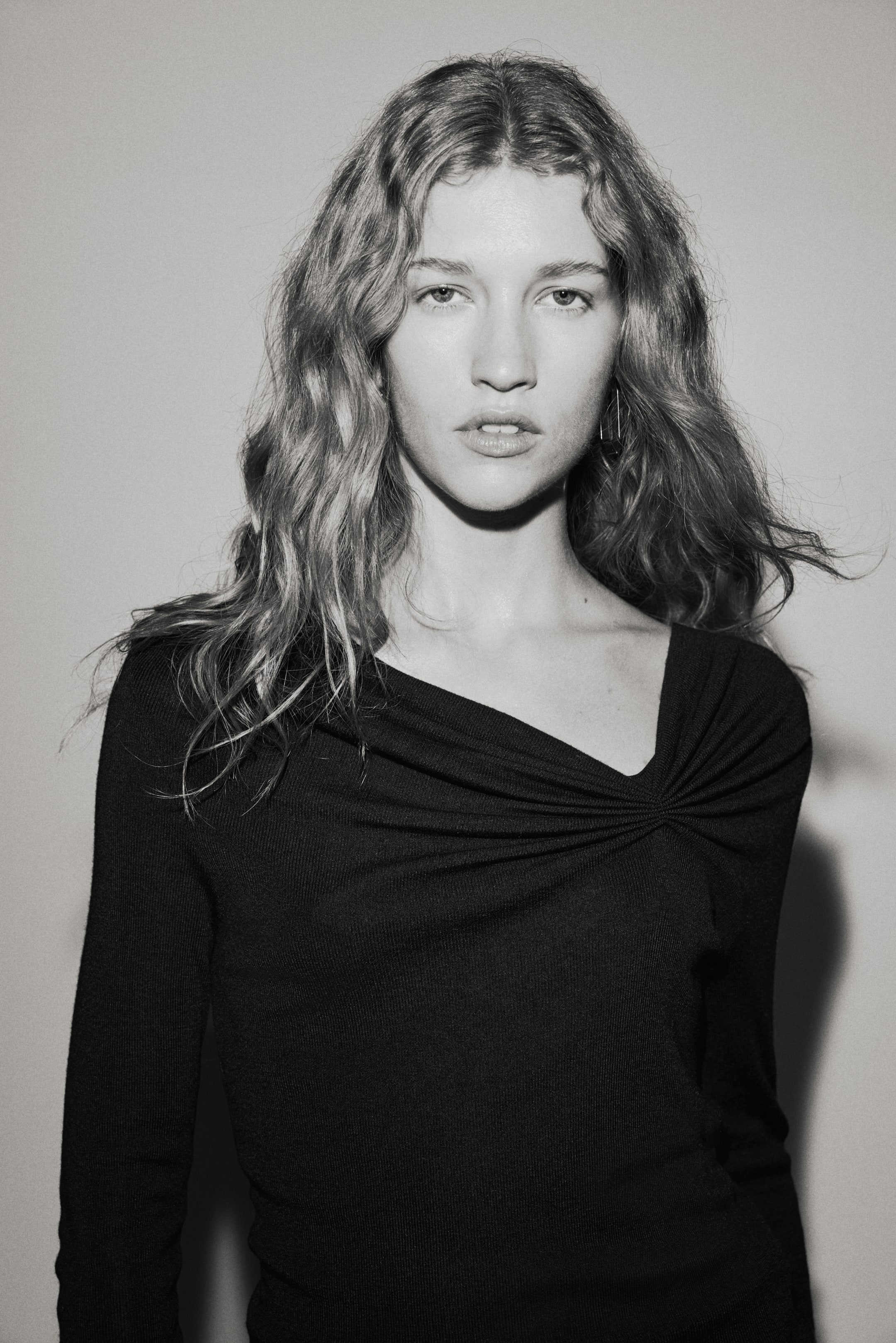 拡大画像を表示: Draped viscose-blend top - ブラック | H&M JP 2