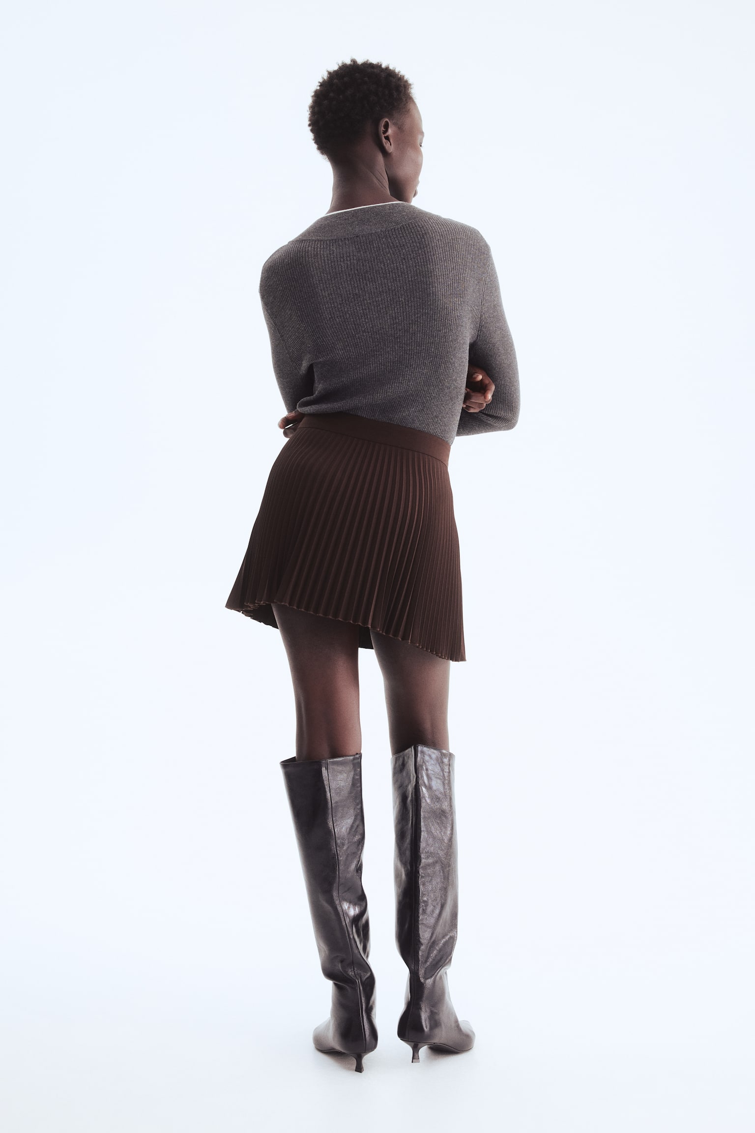 Къса плисирана пола - Тъмнокафяв - 6