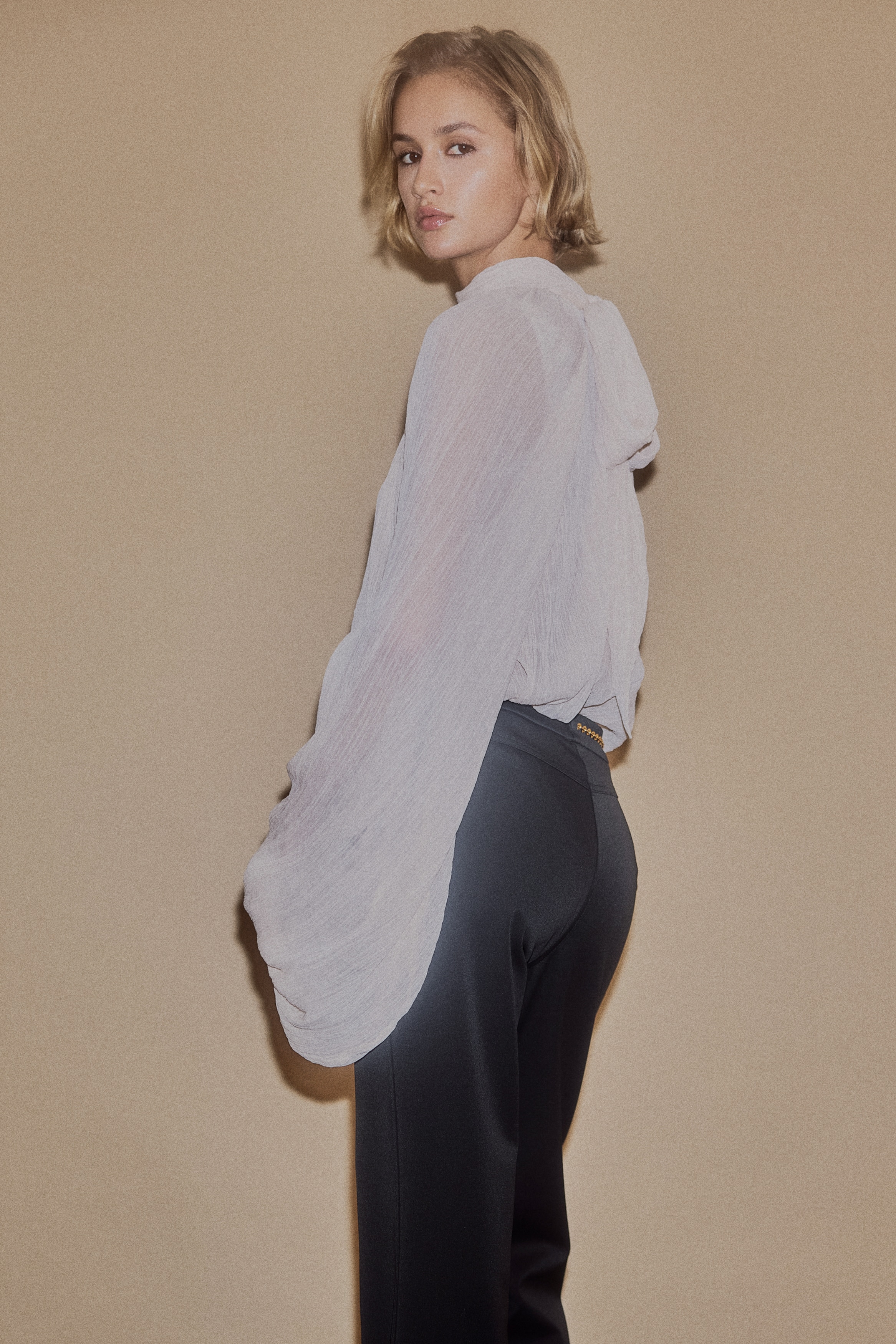 Chain-belt flared trousers