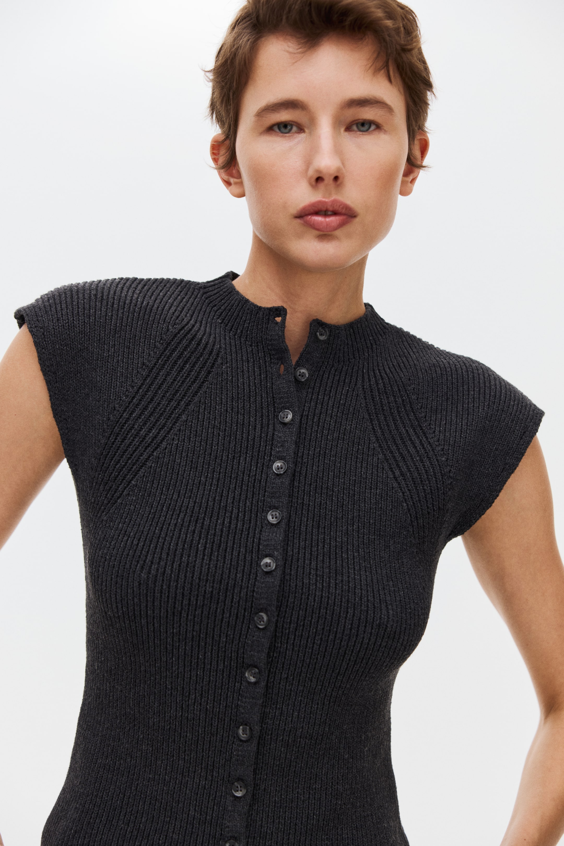 Visualizza immagine più grande: Cardigan a maniche corte in maglia a coste - Grigio scuro mélange - DONNA | H&M IT 1