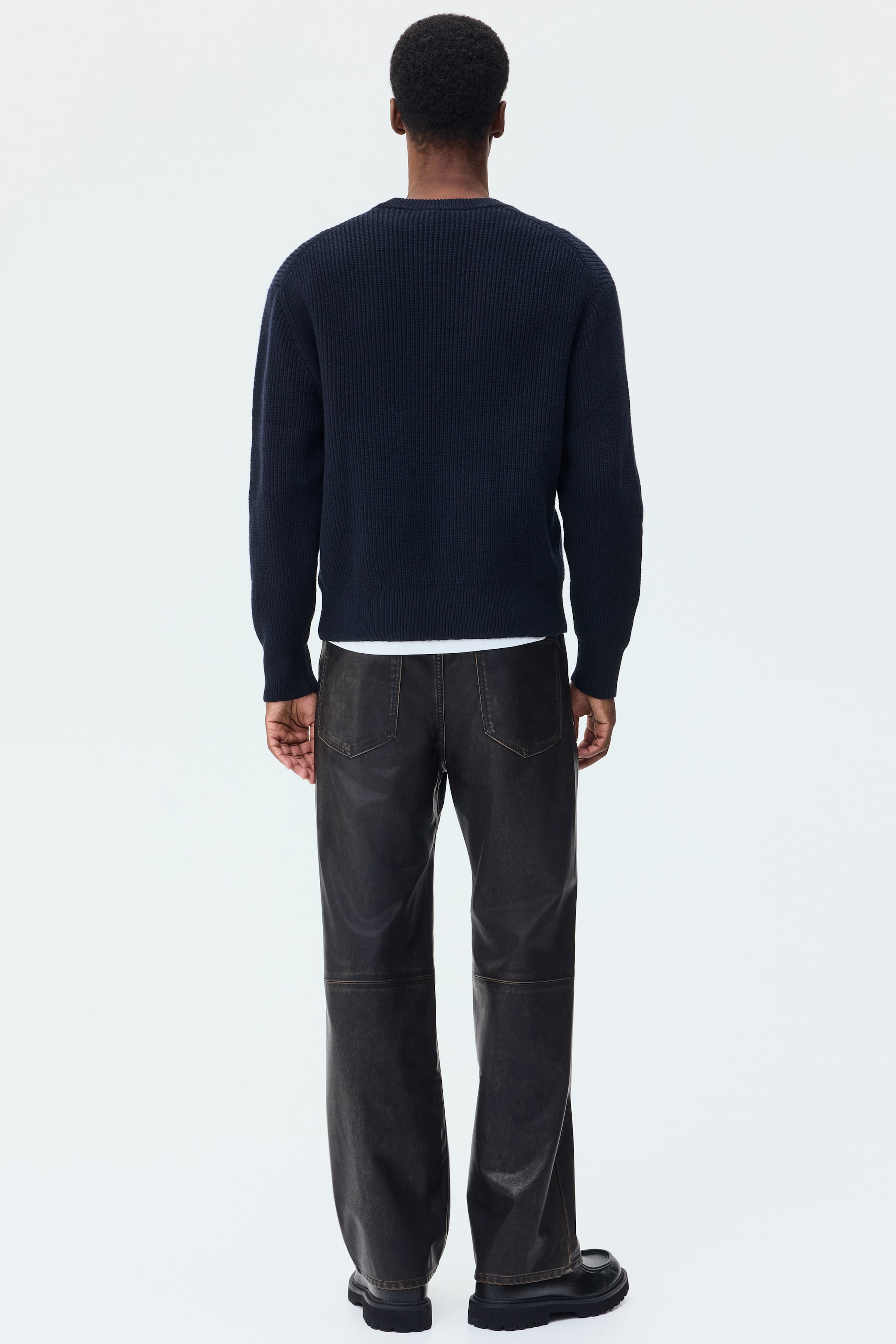 View larger image: Relaxed Fit Knitted jumper - Navy blue - Men | H&M IN 5