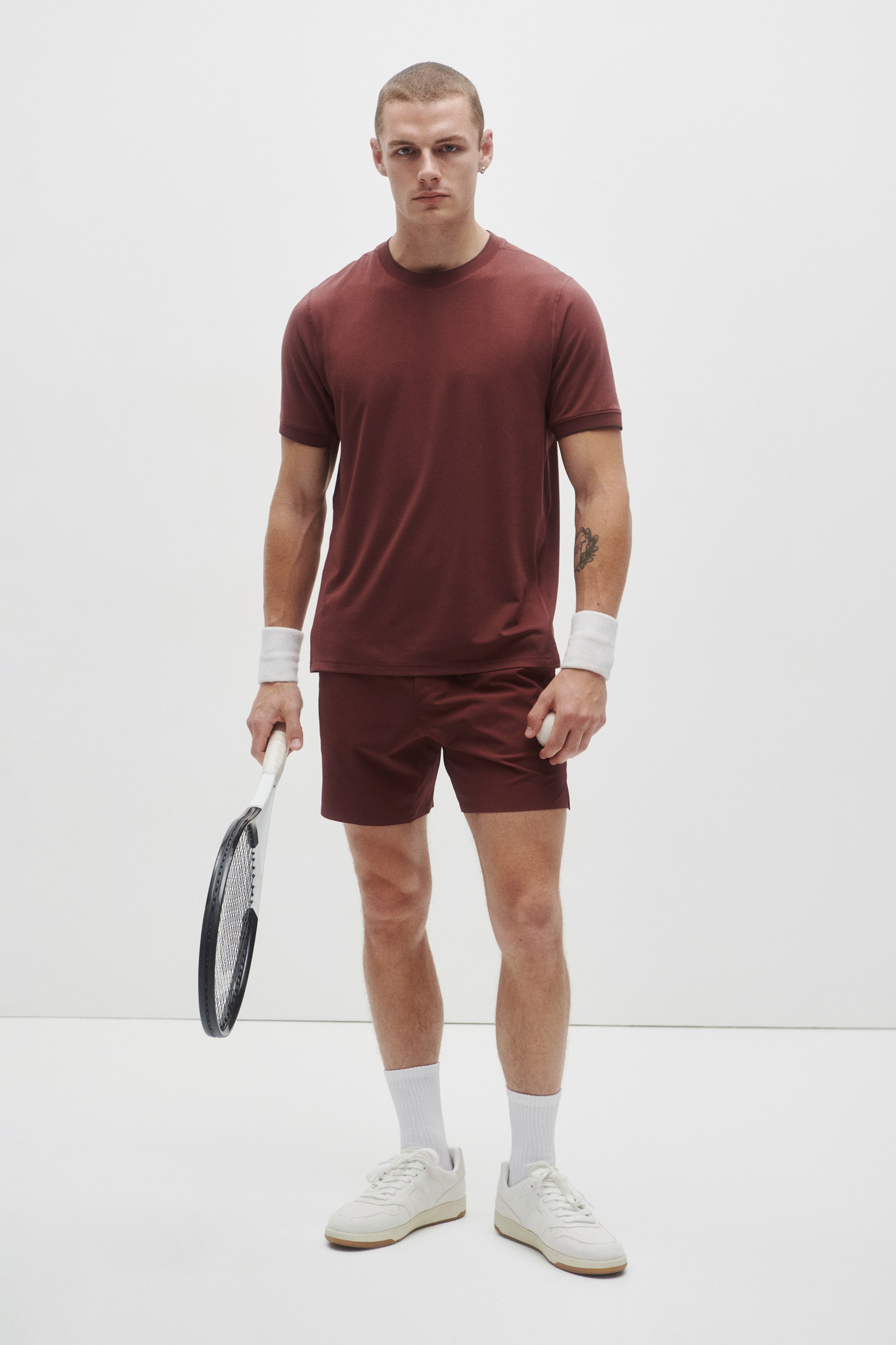 הצגת תמונה גדולה יותר: טישירט טניס DryMove™ Regular Fit - אדום לבנה - Men | H&M IL 1