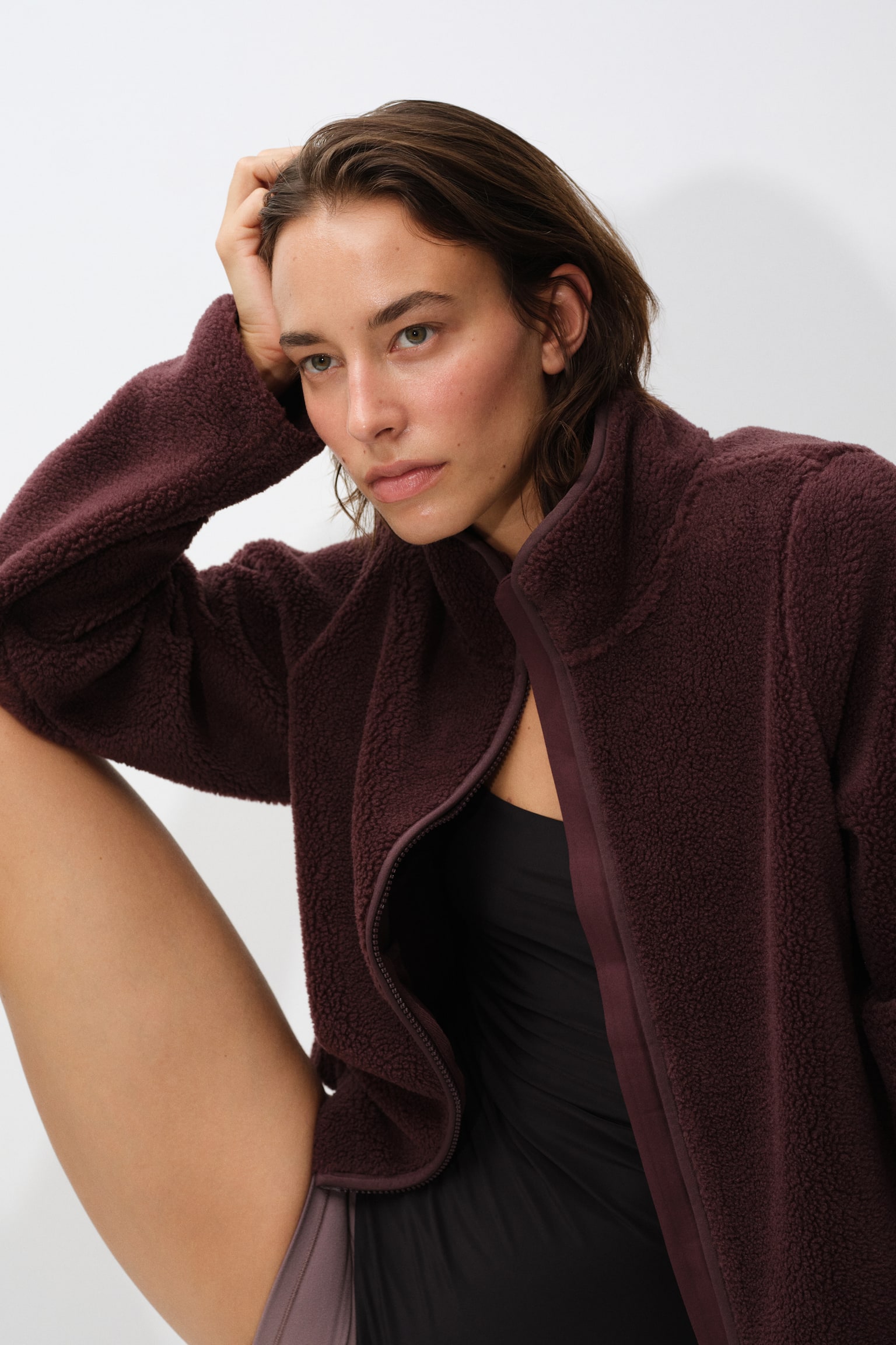 Женская куртка H&M Move Warm Teddy Fleece with ThermoMove™, цвет: Boysenberry — фото 4