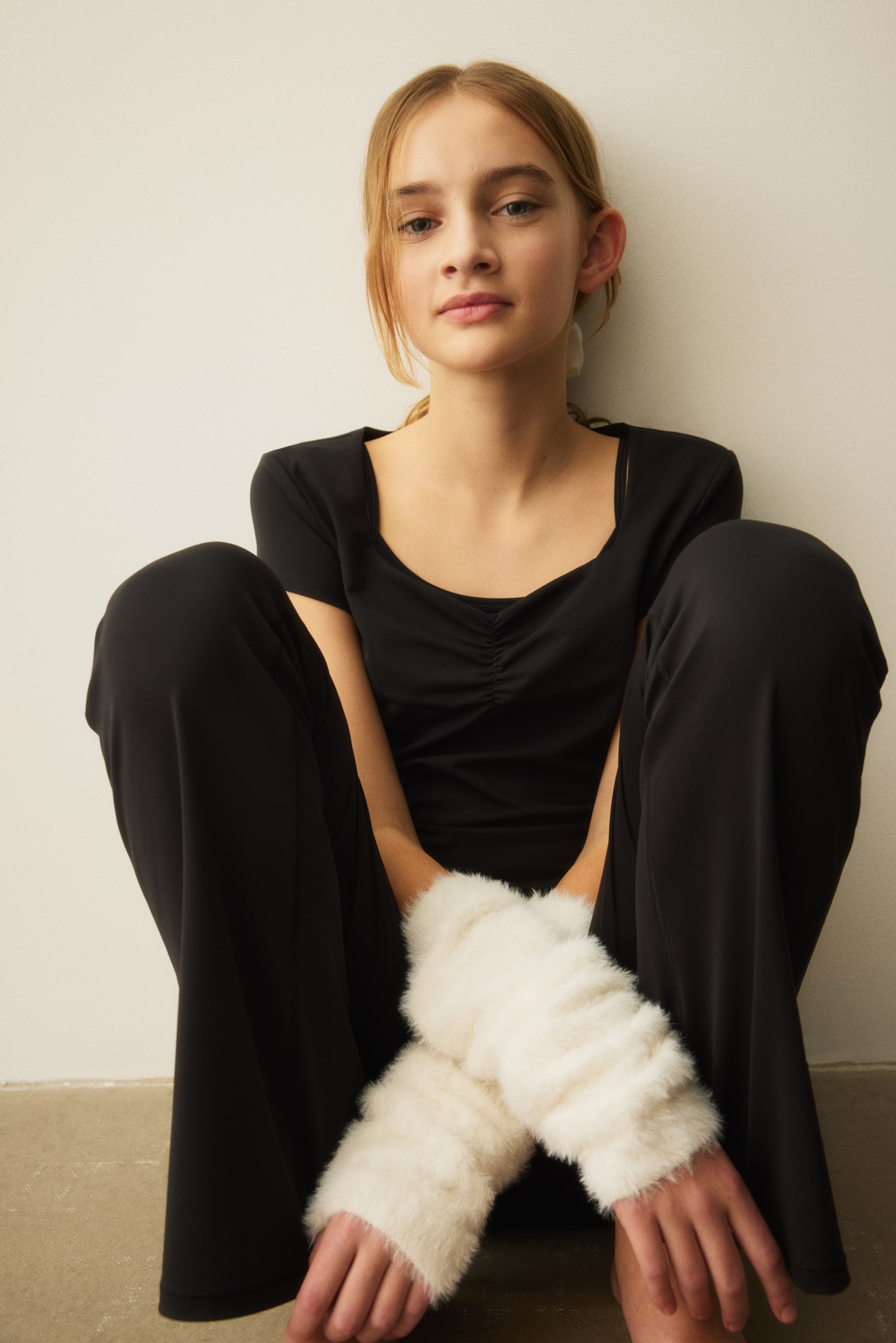 Cropped sports top with SoftMove™ - Fekete/Krémszínű - 6