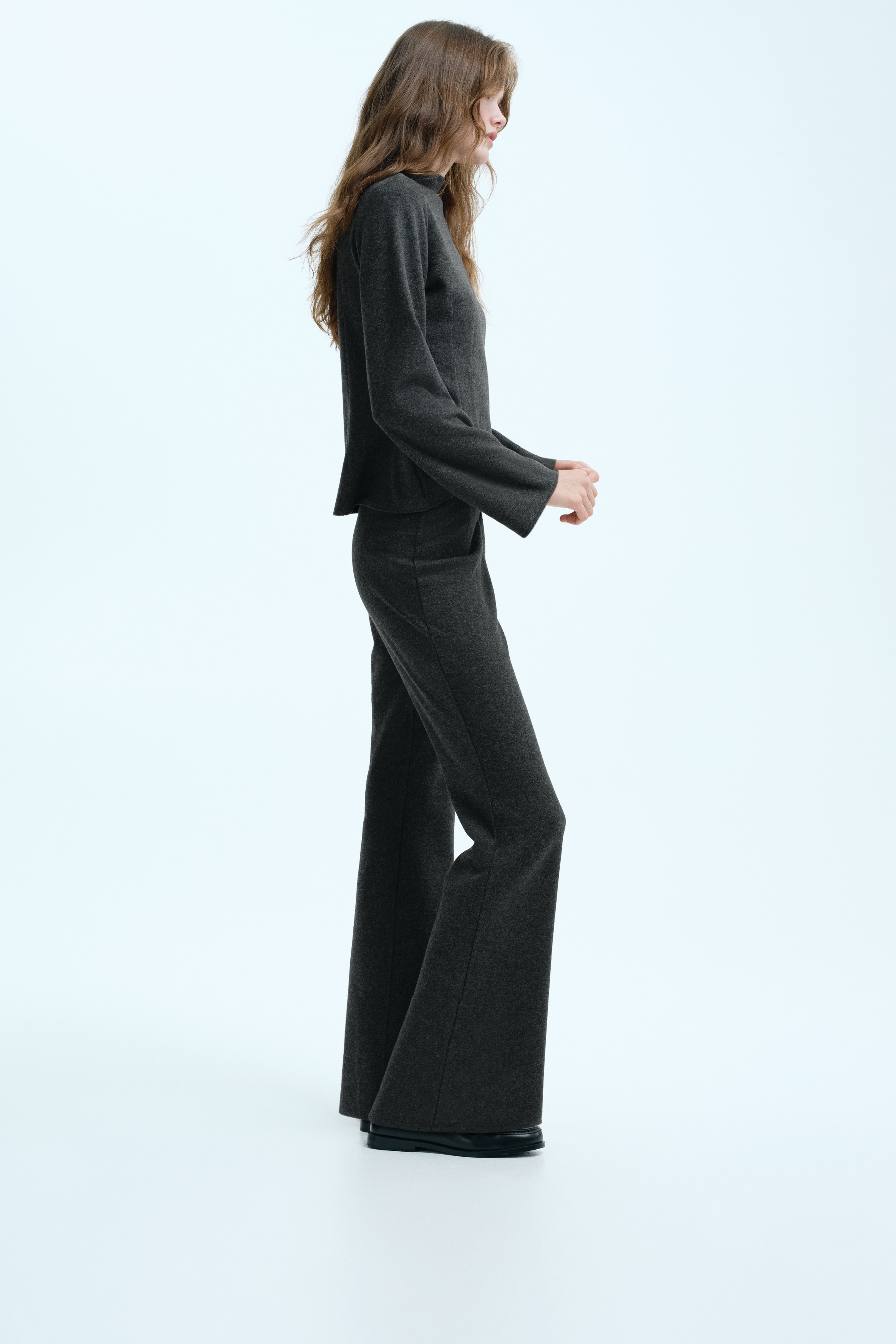 Flared knitted trousers