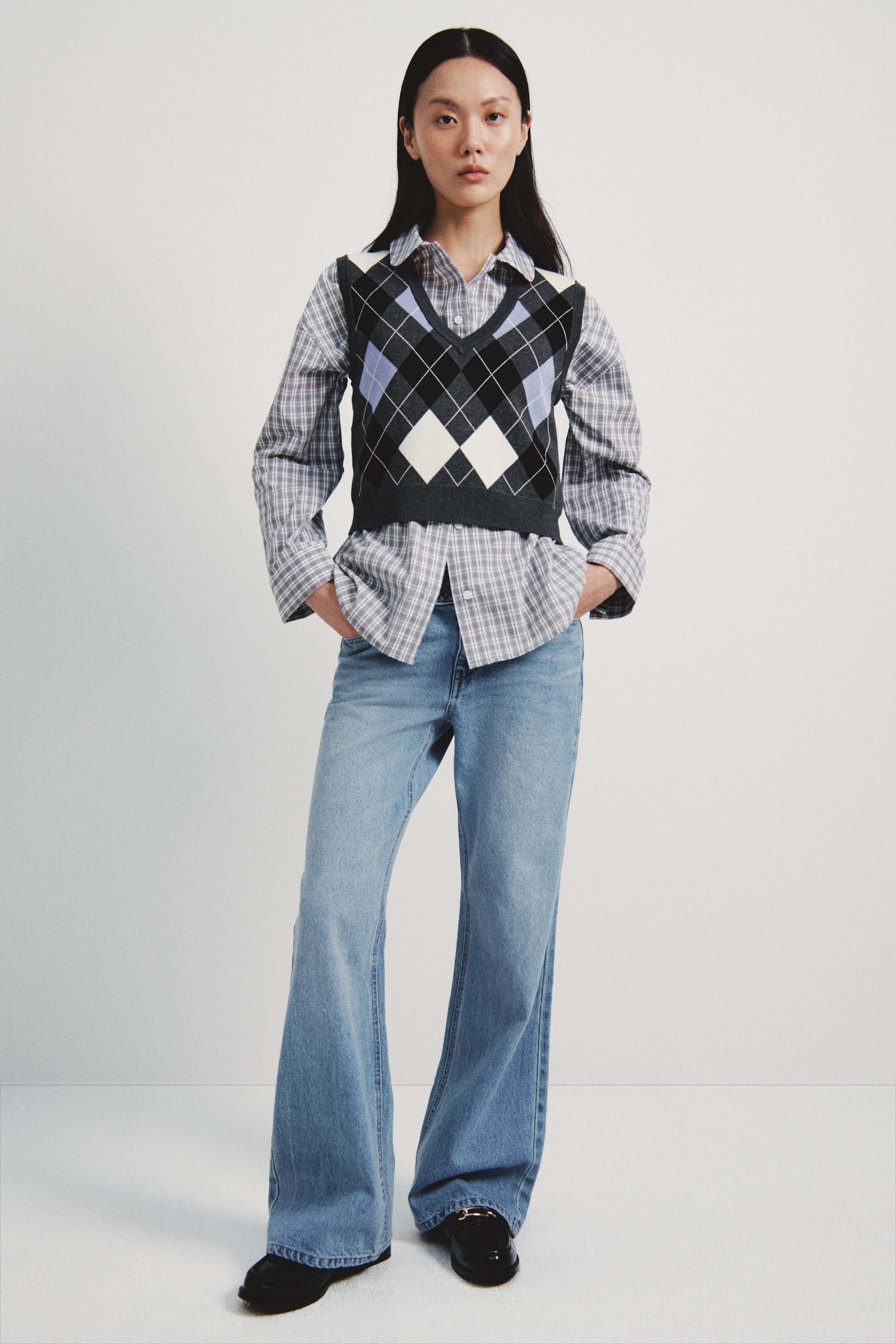 ジャカードニットプルオーバーベスト - ダークグレーメランジ／アーガイルパターン/ネイビーブルー／アーガイルパターン/グレーメランジ／アーガイルパターン