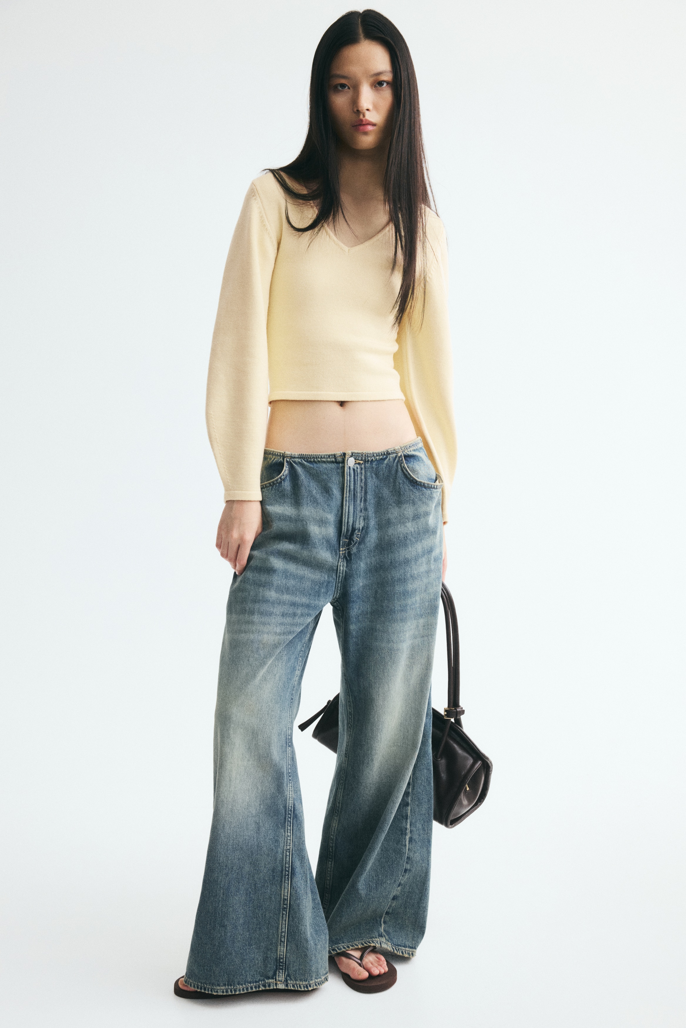 Fine-knit V-neck jumper - Ljusgul/Crèmevit