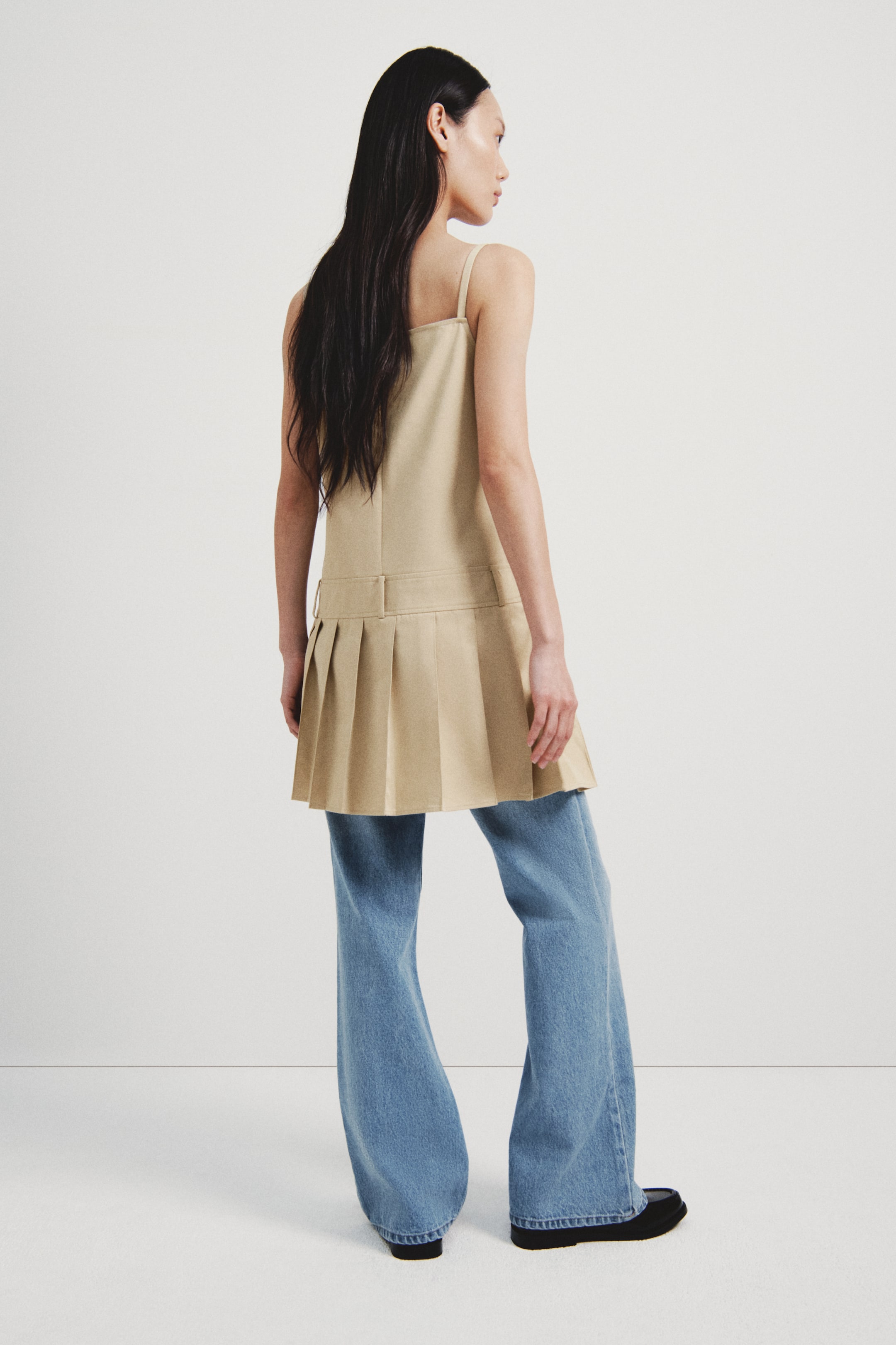 Xem ảnh lớn hơn: Váy có chân váy xếp ly - Màu be - Ladies | H&M VN 4