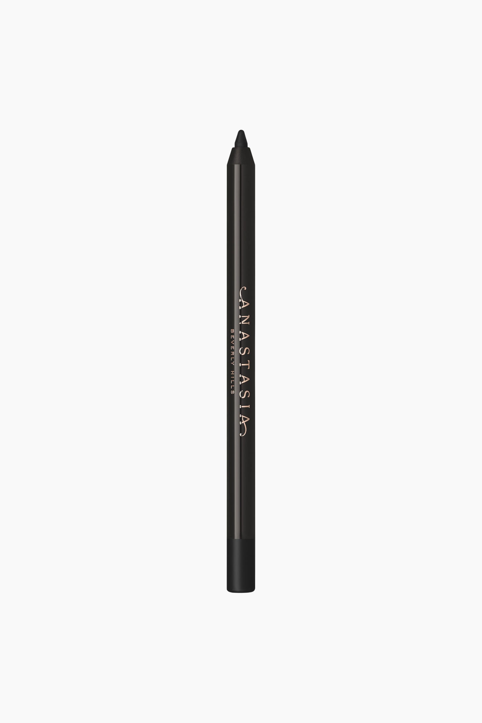 Musta eyeliner-kynÃ¤ seisoo pystysuorassa, ja siinÃ¤ on teroitettu kÃ¤rki ylÃ¤osassa sekÃ¤ mattamusta runko. BrÃ¤ndin nimi "ANASTASIA BEVERLY HILLS" on painettu pystysuoraan kullanvÃ¤risellÃ¤ tekstillÃ¤ kynÃ¤n keskiosaan.