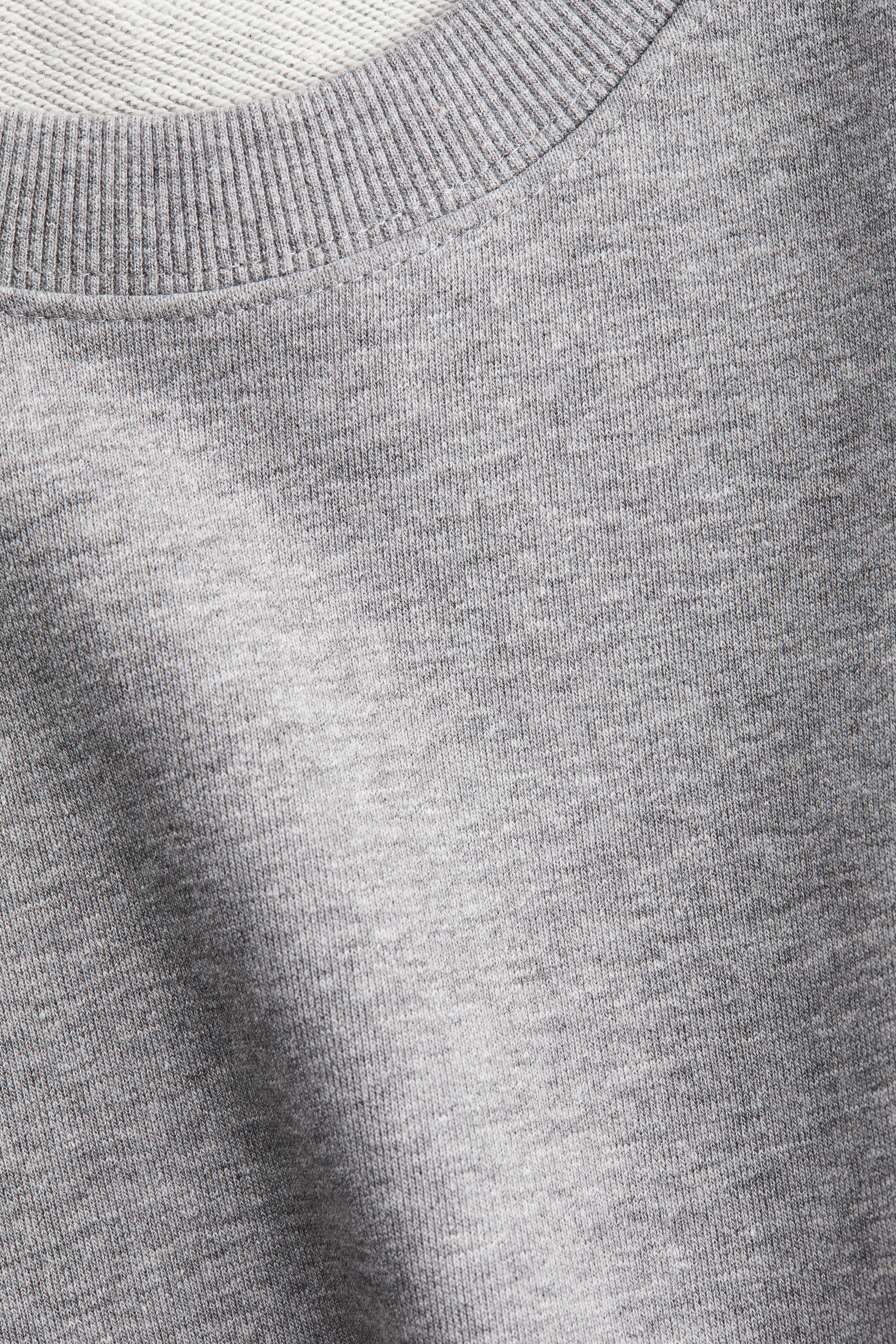 Short-sleeved sweatshirt