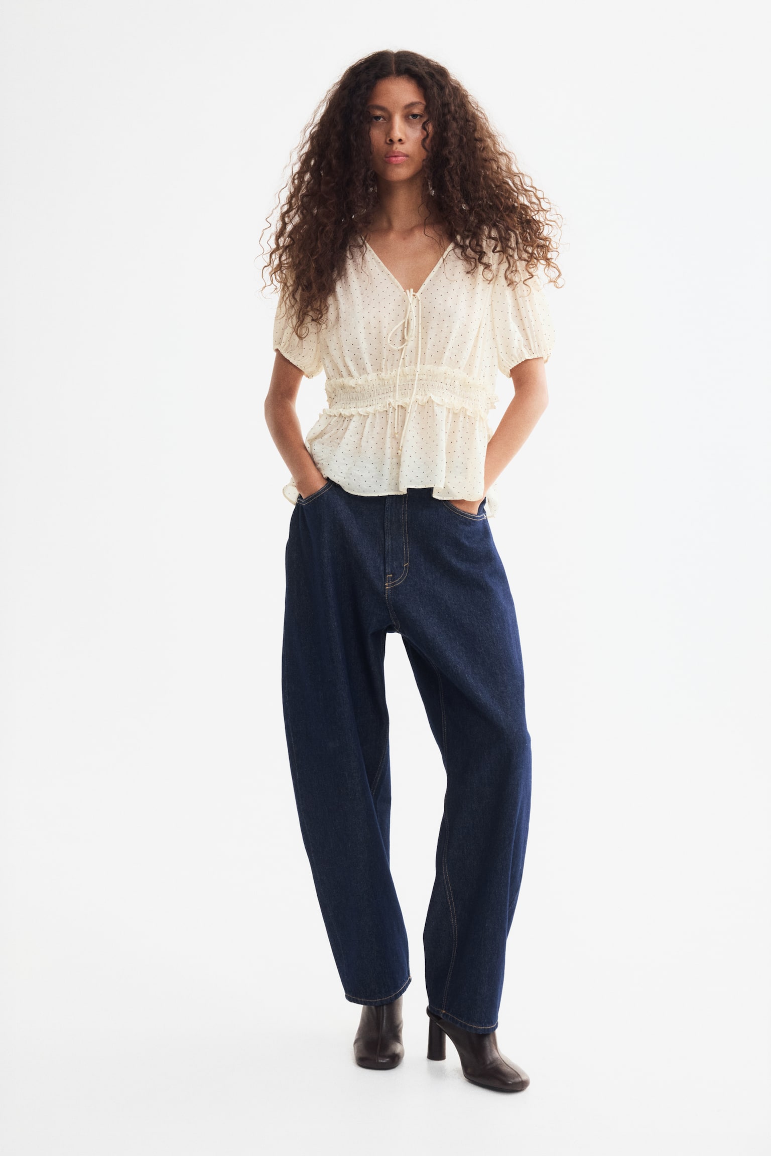 Женская блузка H&M Puff-Sleeved Peplum Blouse, цвет: Кремовый / В горошек — фото 3