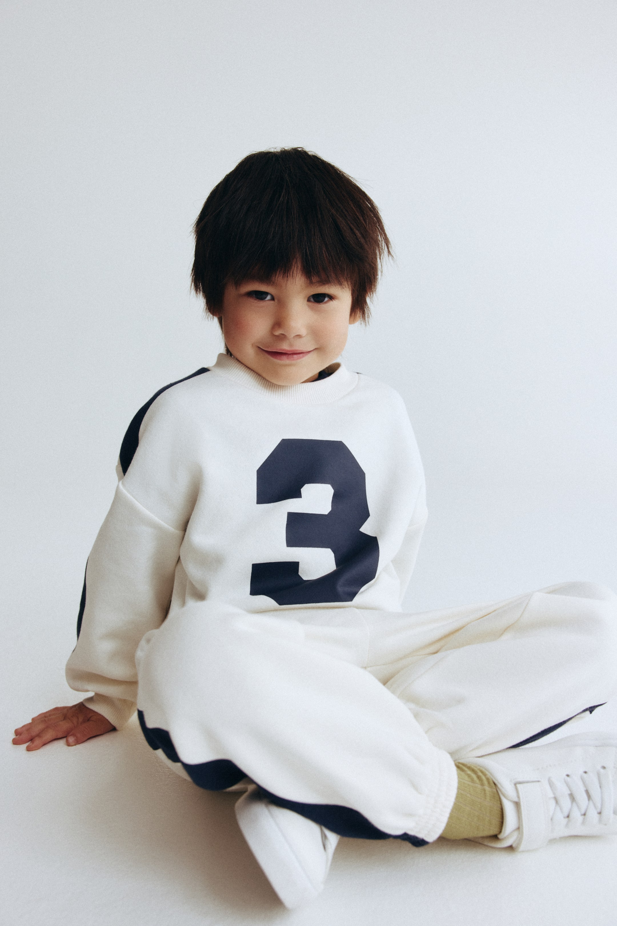 Näytä suurempi kuva: Kaksiosainen collegesetti - Kermanvaalea - Kids | H&M FI 1