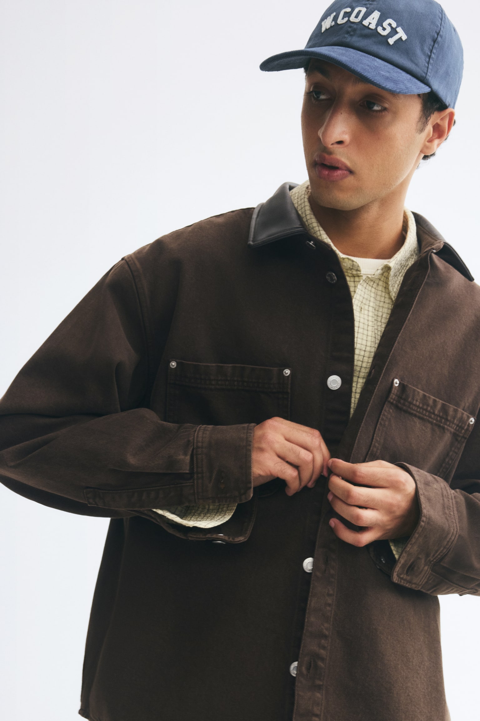Мужская рубашка H&M Denim Overshirt with Coated Collar, цвет: Тёмный коричневый — фото 4