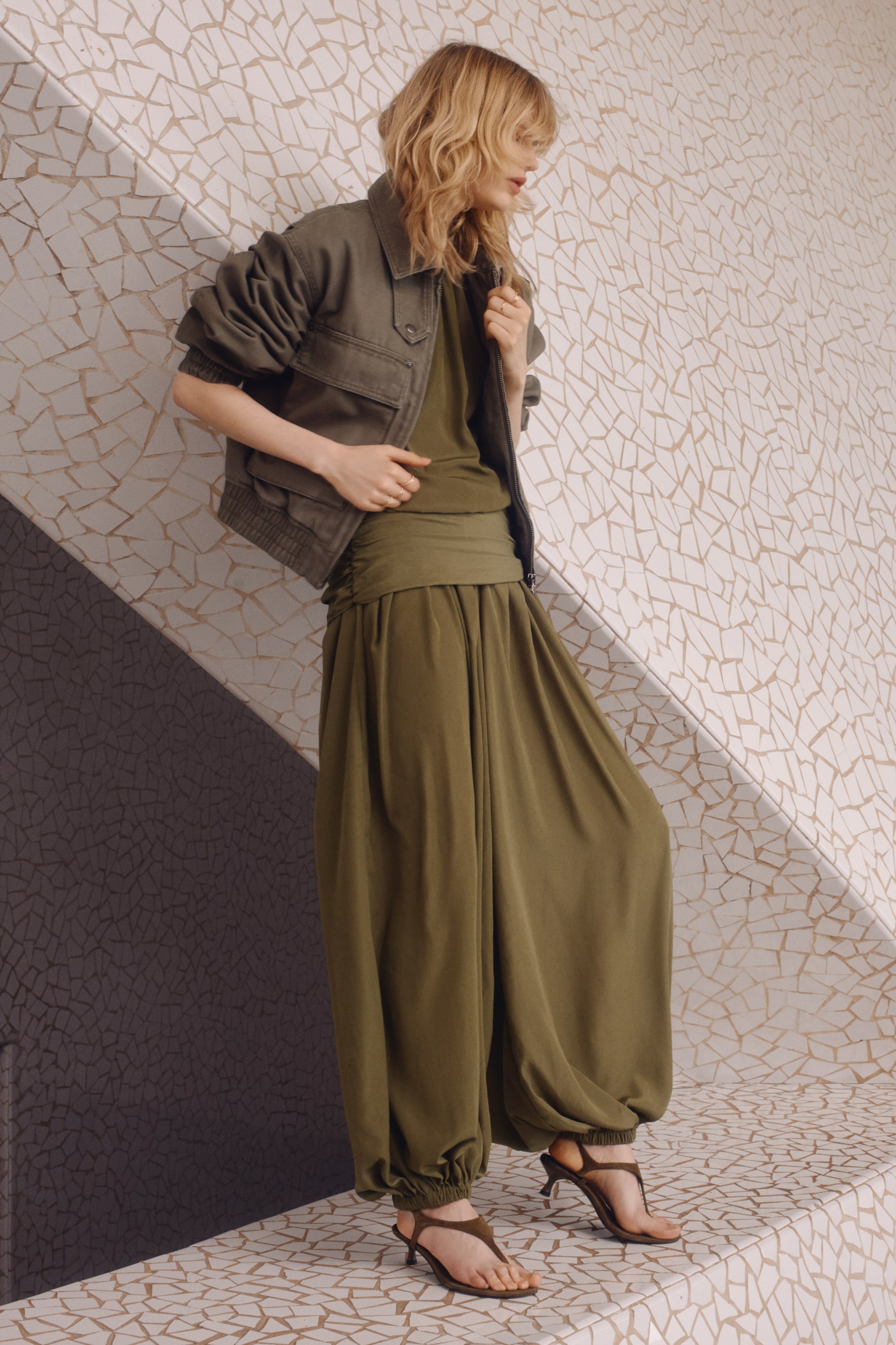 Größeres Bild ansehen: Hose mit Balloon Leg - Dunkles Khakigrün - Ladies | H&M DE 1