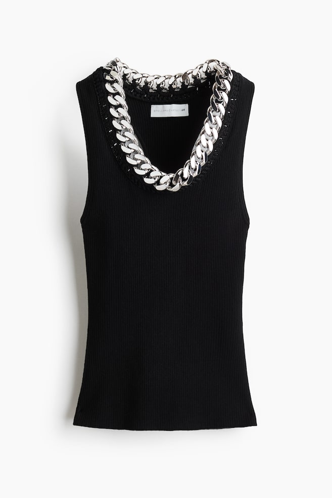 Top acanalado con detalle de cadena - Negro - 1