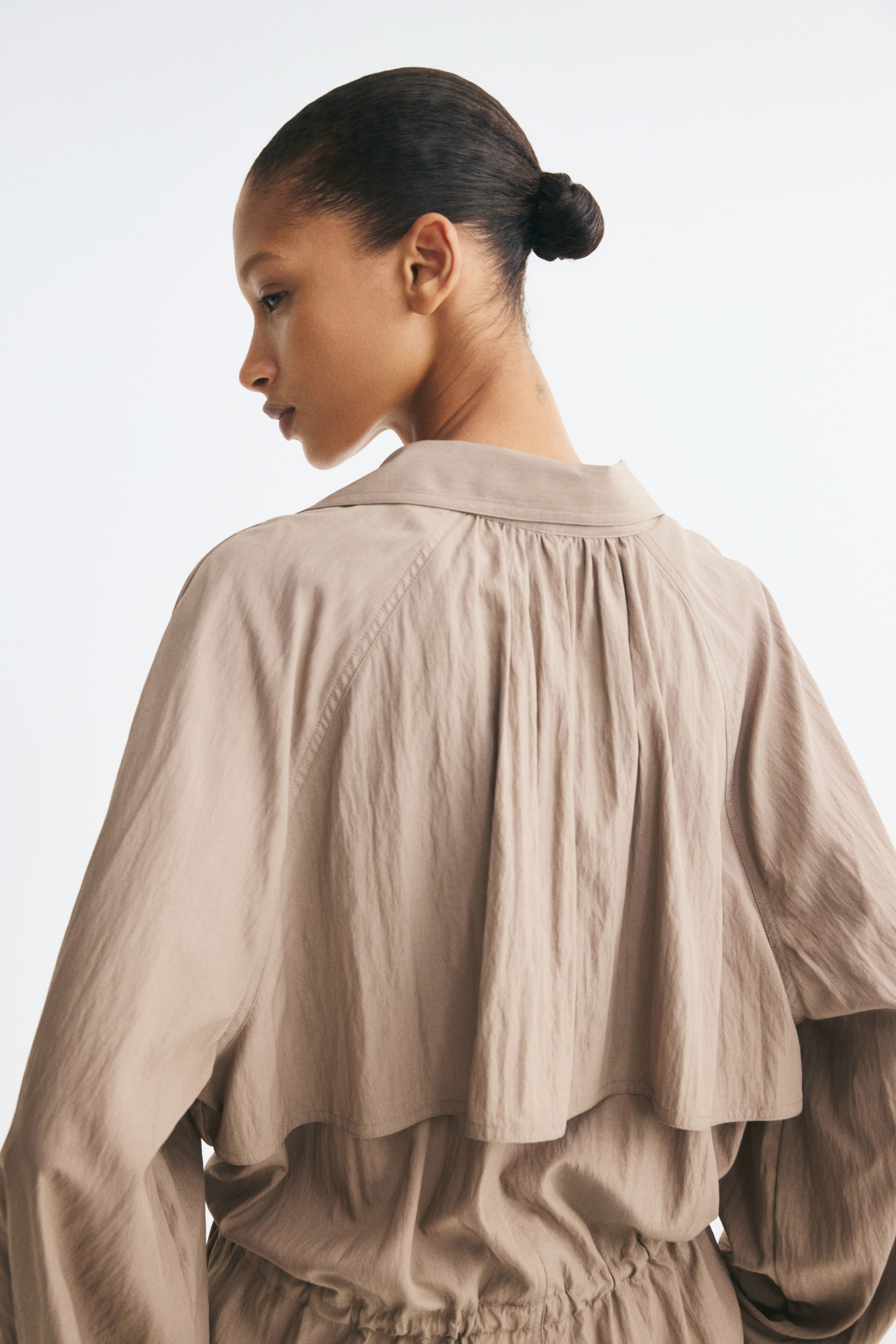 Женские куртки H&M Drawstring-Detail Viscose-Blend Jacket — фото 6