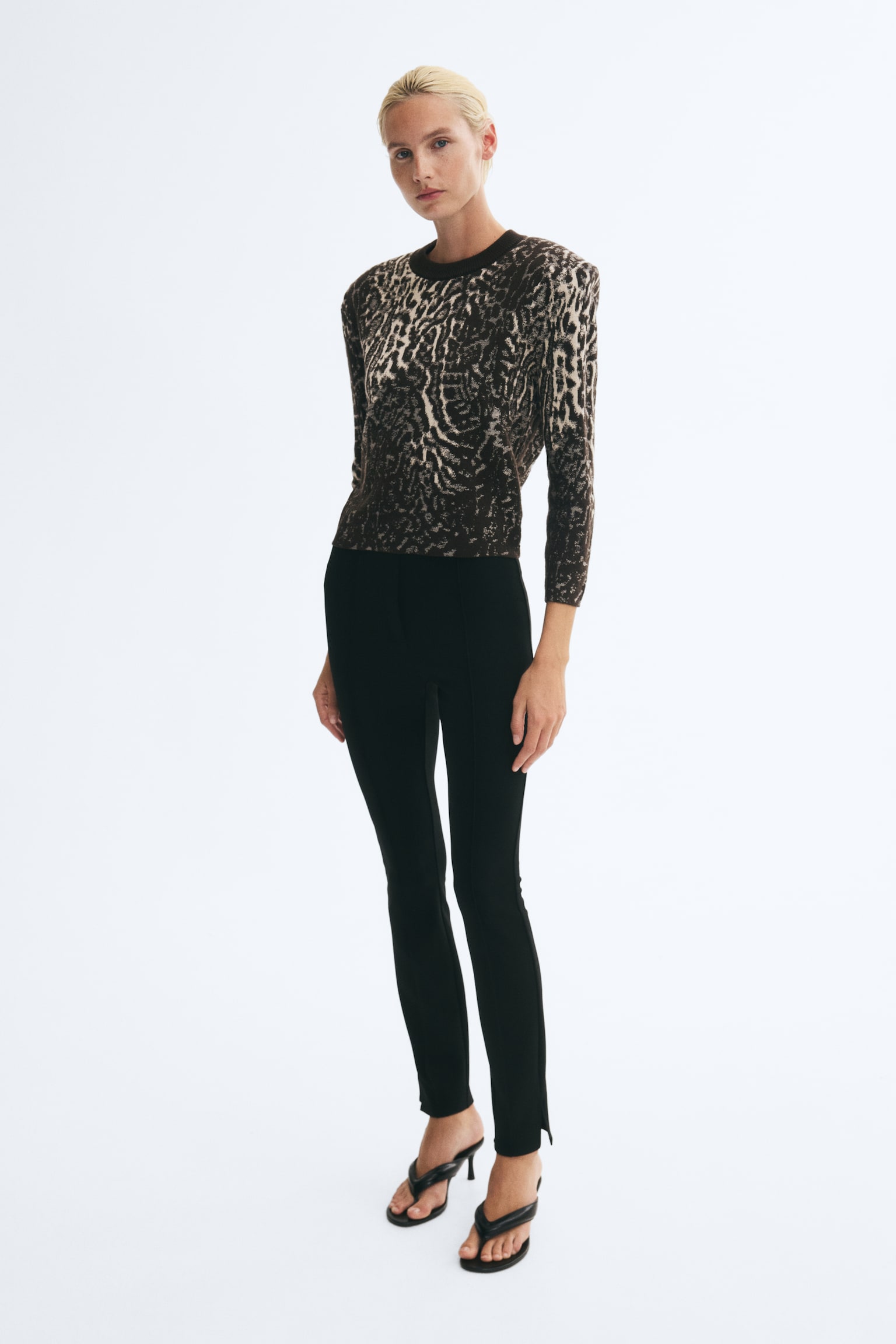 Женский свитер H&M Merino Wool with Shoulder Pads, цвет: Коричневый / Леопардовый с принтом — фото 4