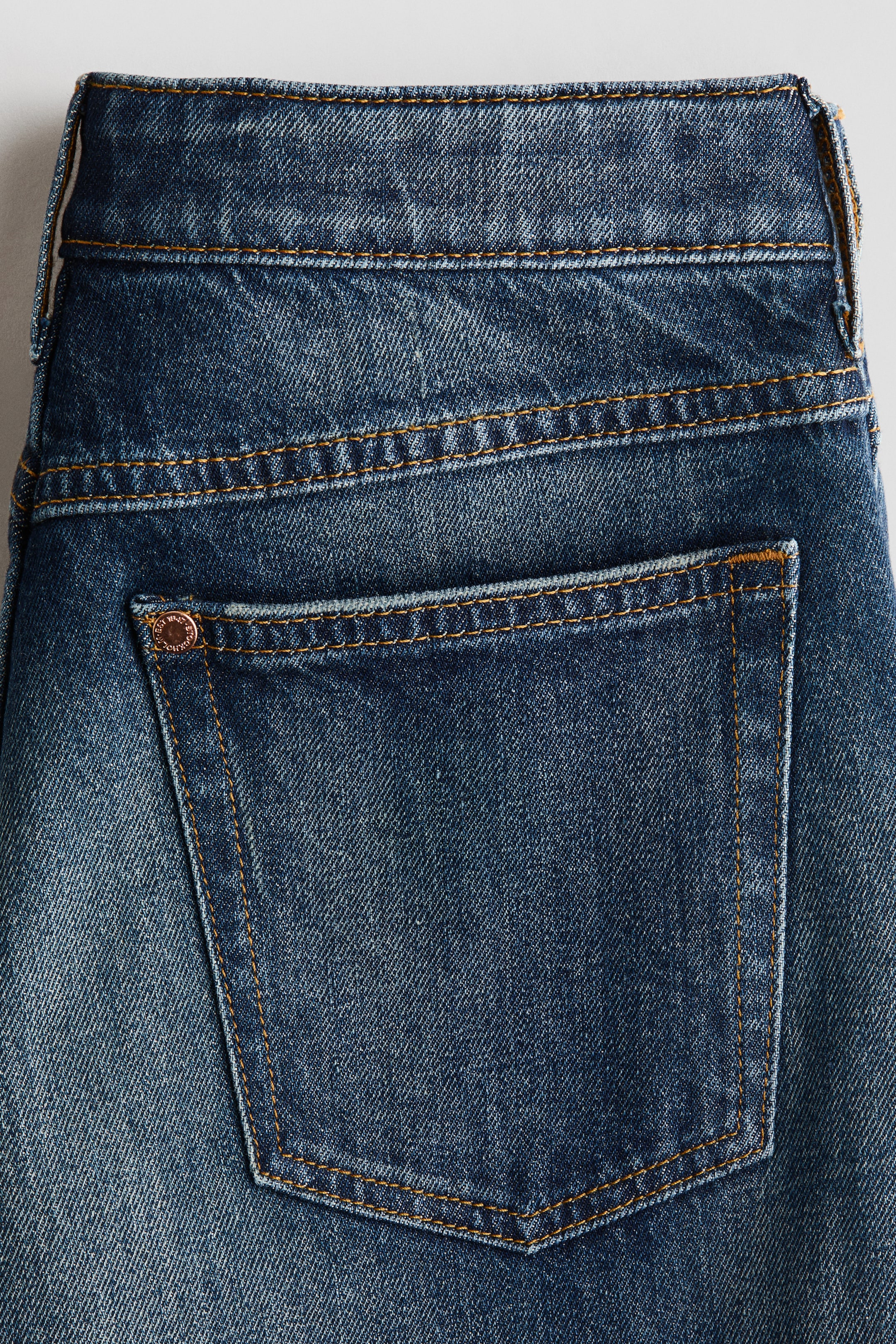 Relaxed Tapered Fit Jeans