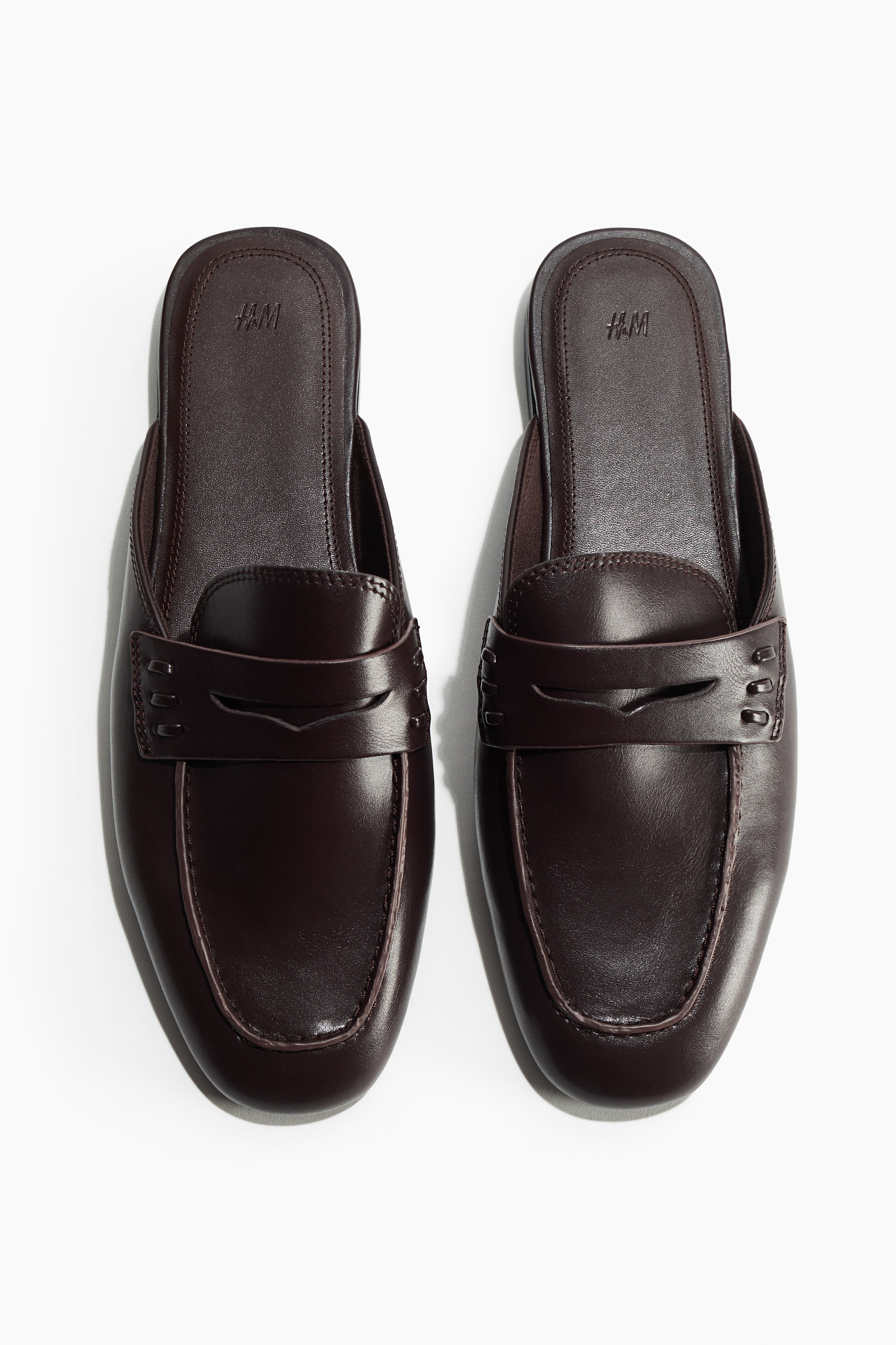Loafer mulesModel