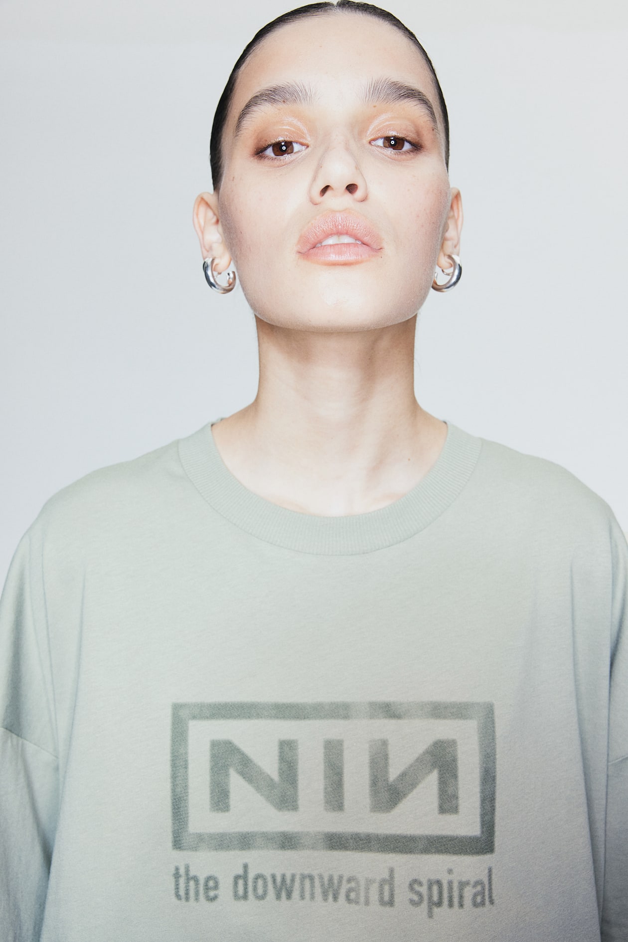 oversized-printed-t-shirt-dusty-green-nine-inch-nails-ladies-h-m-us