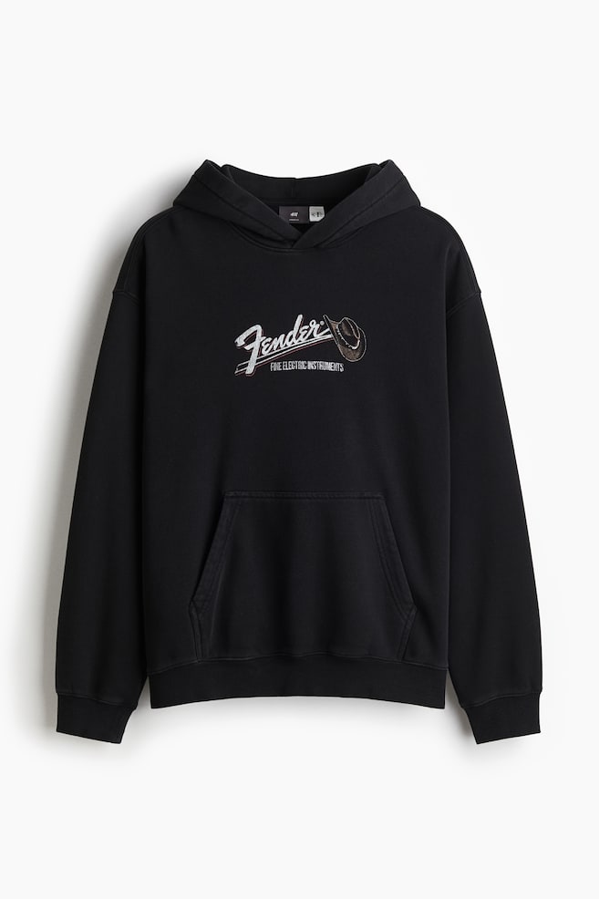 Hoodie in Loose Fit - Schwarz/Fender/Schwarz/Gremlins/Schwarz/Ford/Schwarz/Nirvana/Schwarz/Batman/Weinrot/California/Weiß/The Shining - 1
