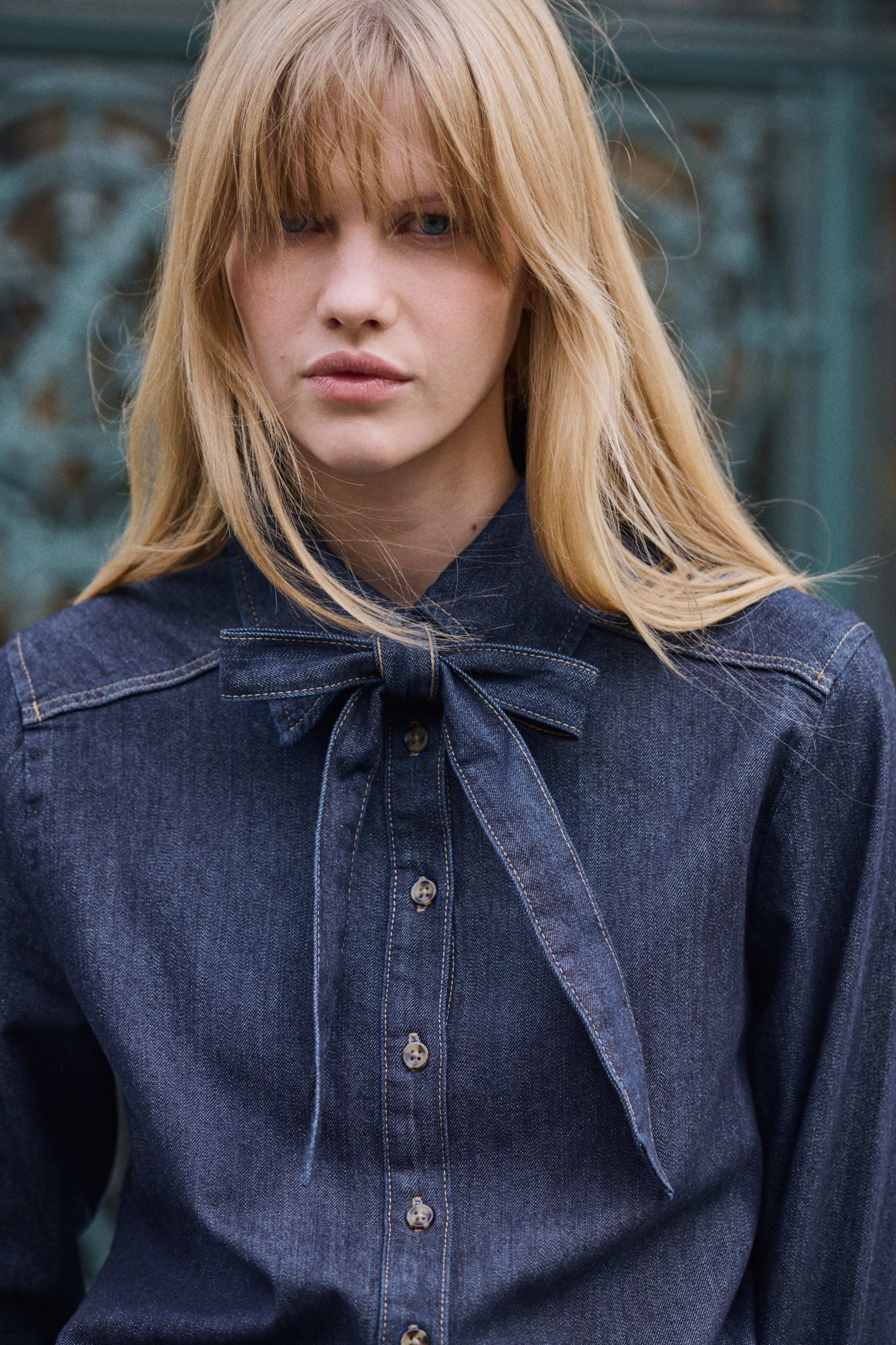 Visualizza immagine più grande: Camicetta in denim con fiocco - Blu denim scuro - DONNA | H&M IT 1