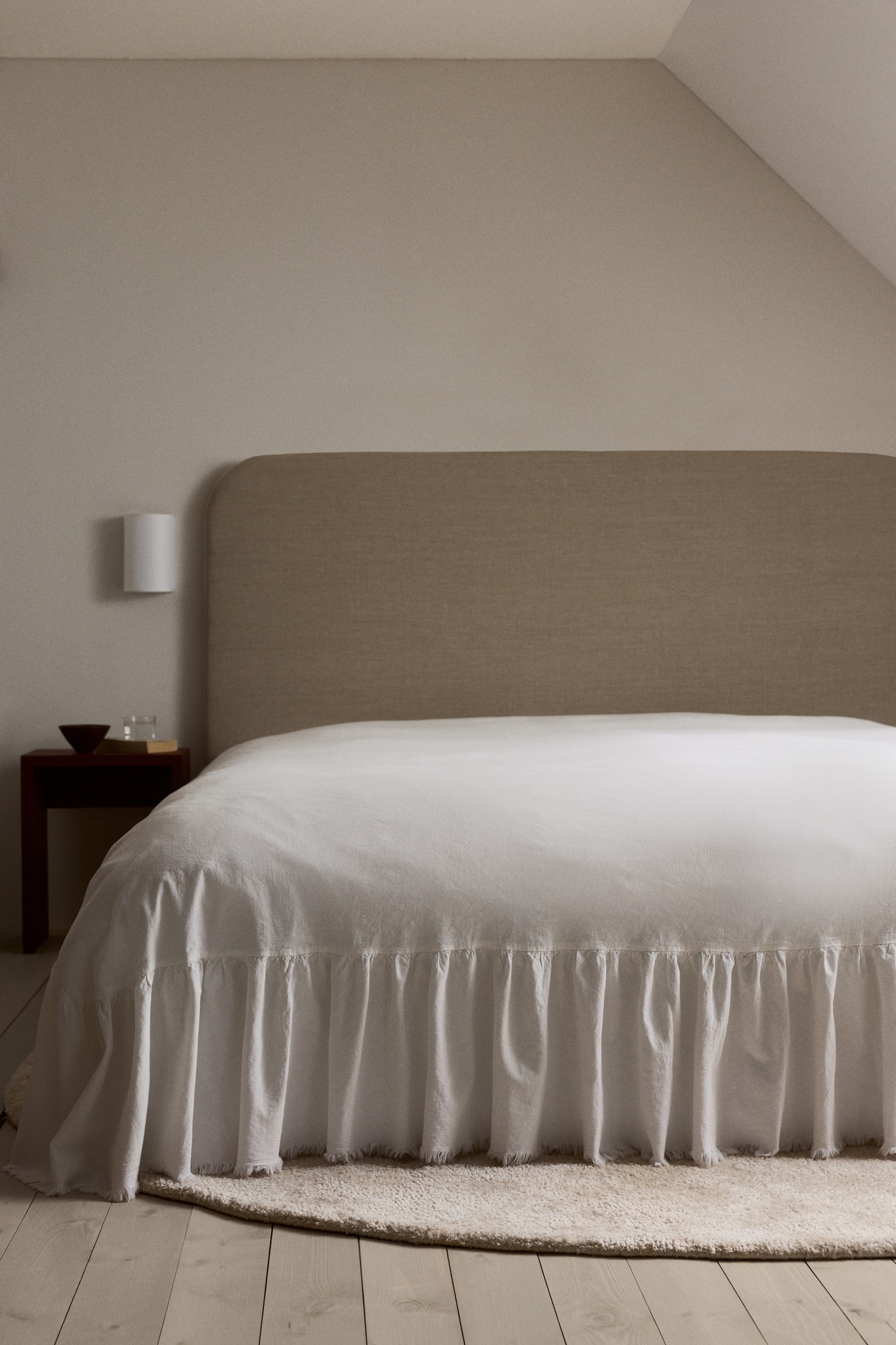 Linen-blend bedspread - White/Light khaki green - 2