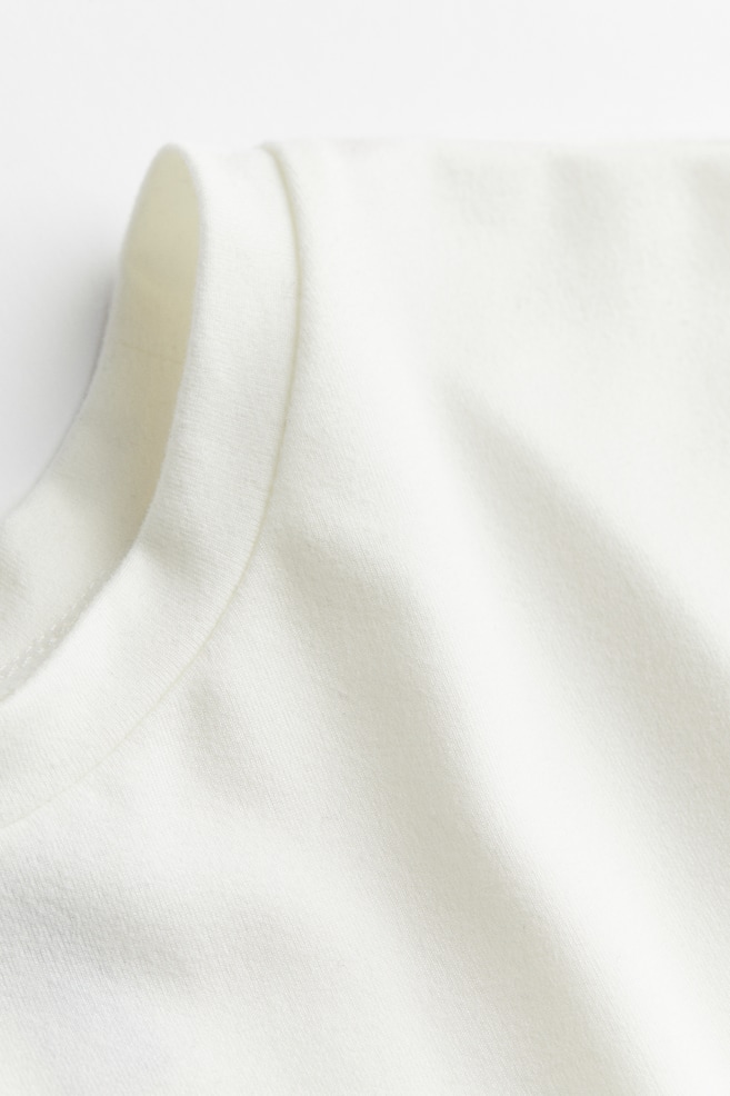 Tætsiddende T-shirt - Hvid/Sort/Lys gråbeige/Batikmønstret/Lys kakigrøn/Lys beige - 3