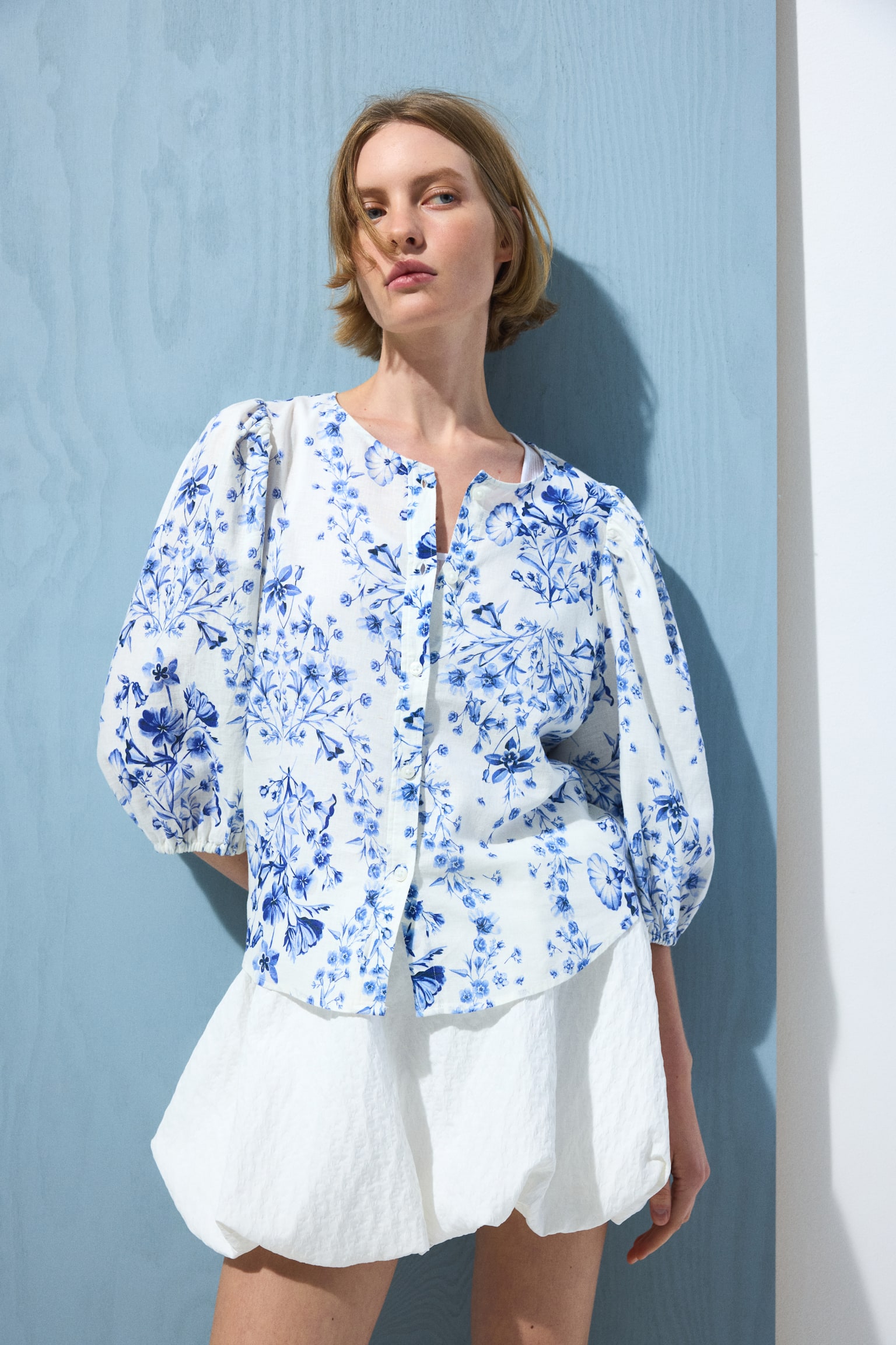 חולצה מתערובת פשתן - כחול ביניים/פרחוני/תכלת/לבן פסים/לבן/פרחוני - 5