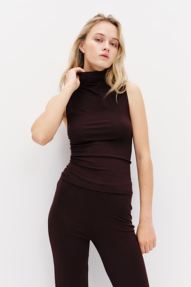 Sleeveless turtleneck top - Dark brown/Black - 2