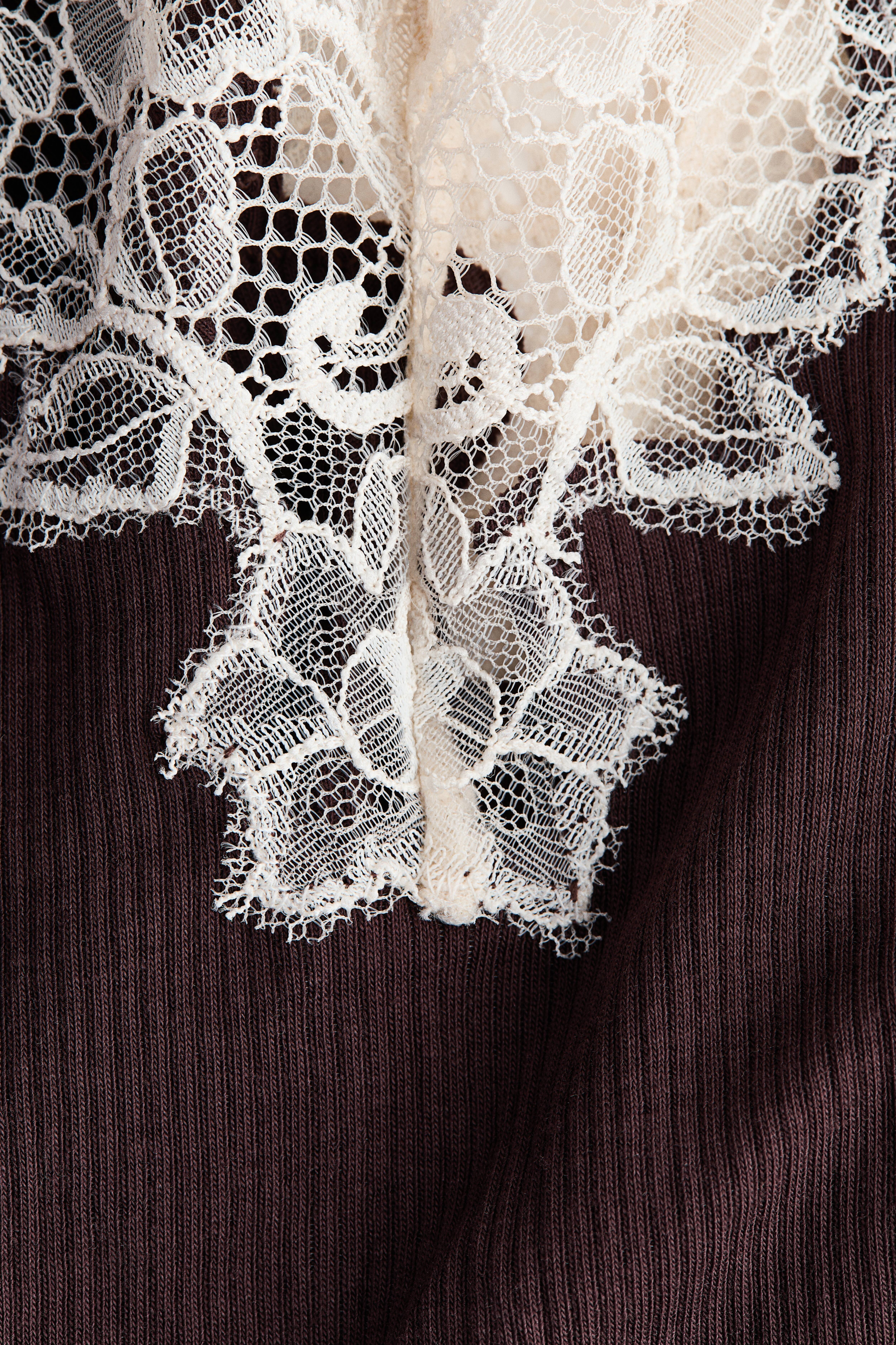 Maillot string en coton avec encolure V