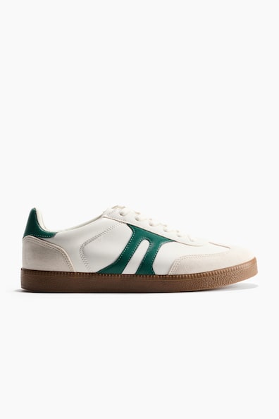 Save Sneakers To Favourites