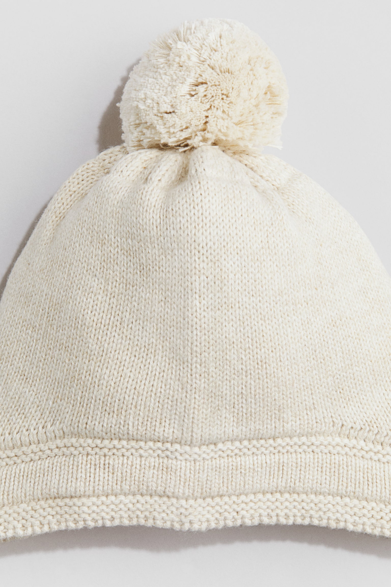 Детская шапка H&M Knit Beanie with Chin Strap, цвет: Кремовый — фото 2