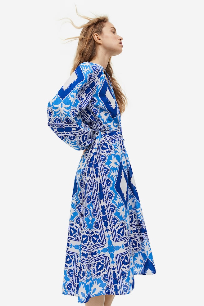Mønstret kjole i bomuld - Klar blå/Mønstret - 4