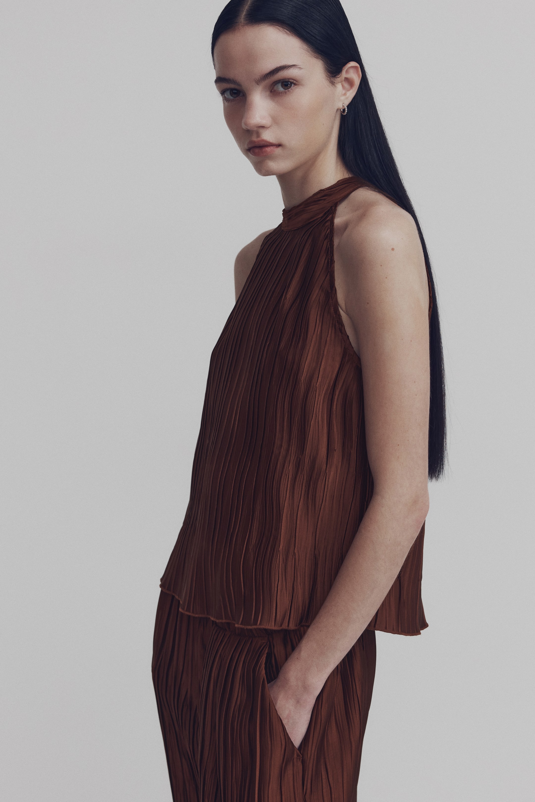 View larger image: Crinkled sleeveless top - Brown - Ladies | H&M IN 3